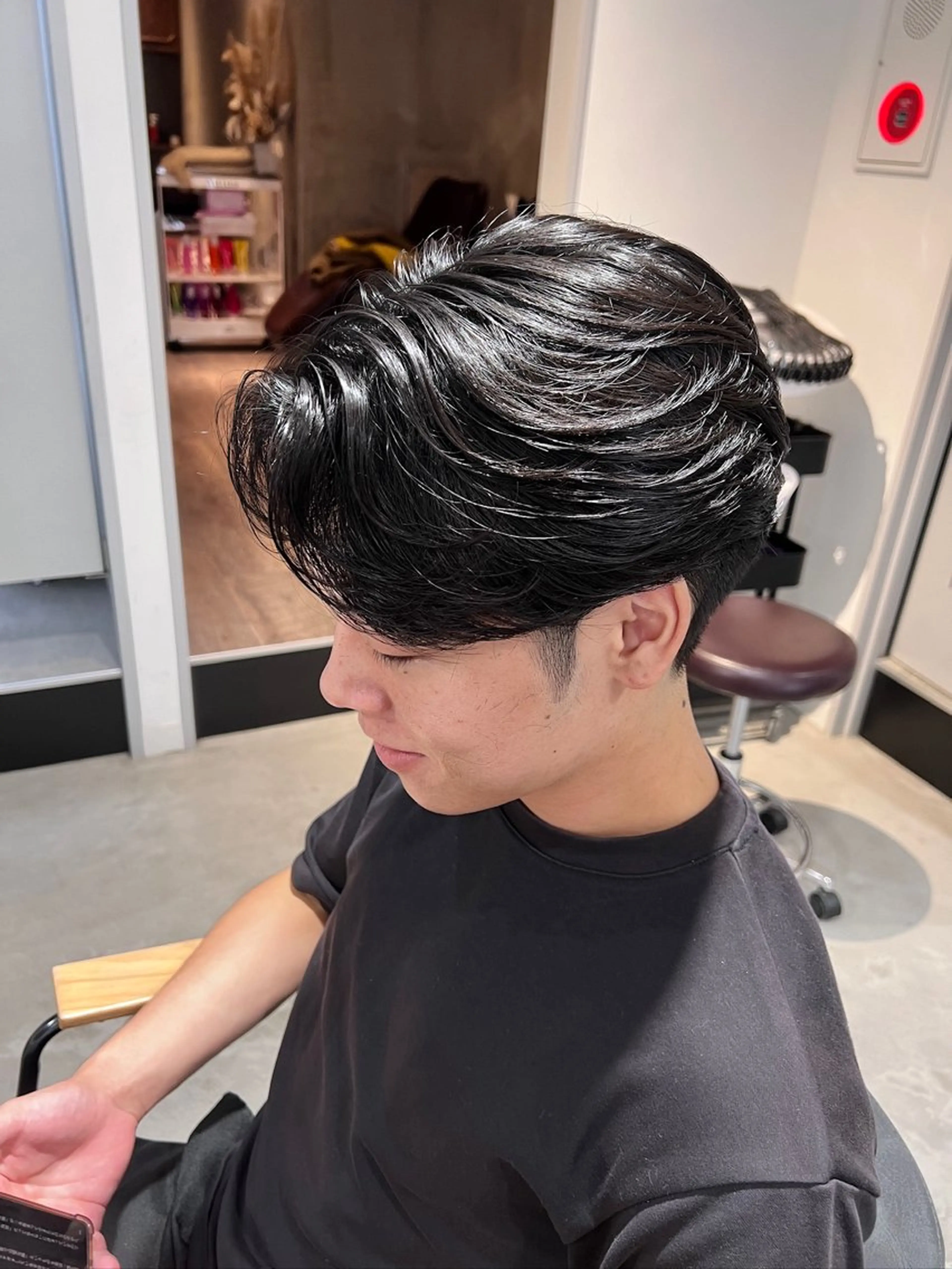 ショート パーマ メンズ センターパート メンズ韓国風 メンズパーマ 韓国風ヘア ニュアンスパーマ メンズカットパーマ ✂️ JOYAのヘアスタイル