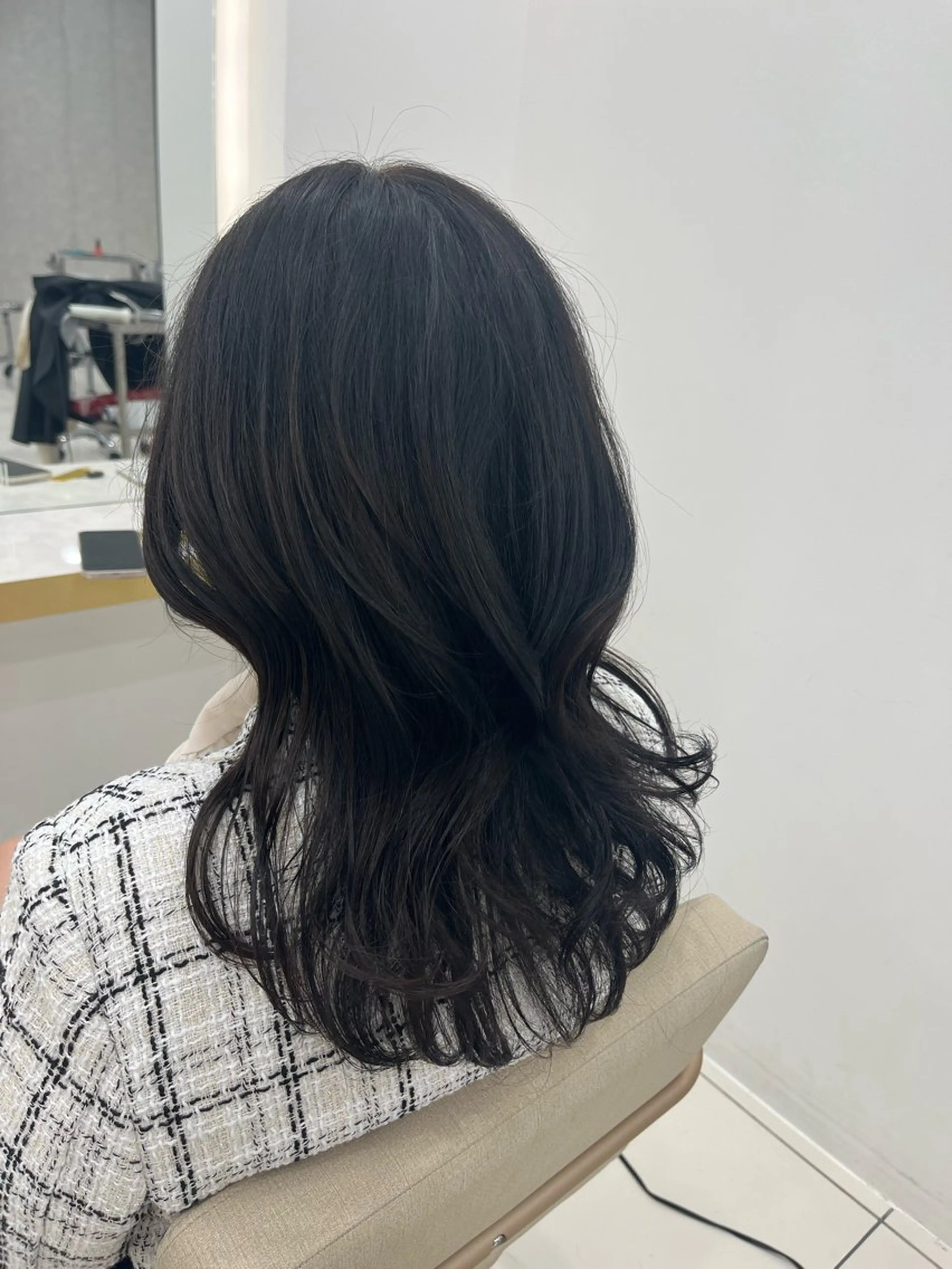 カラー 岡部 未咲希のヘアスタイル