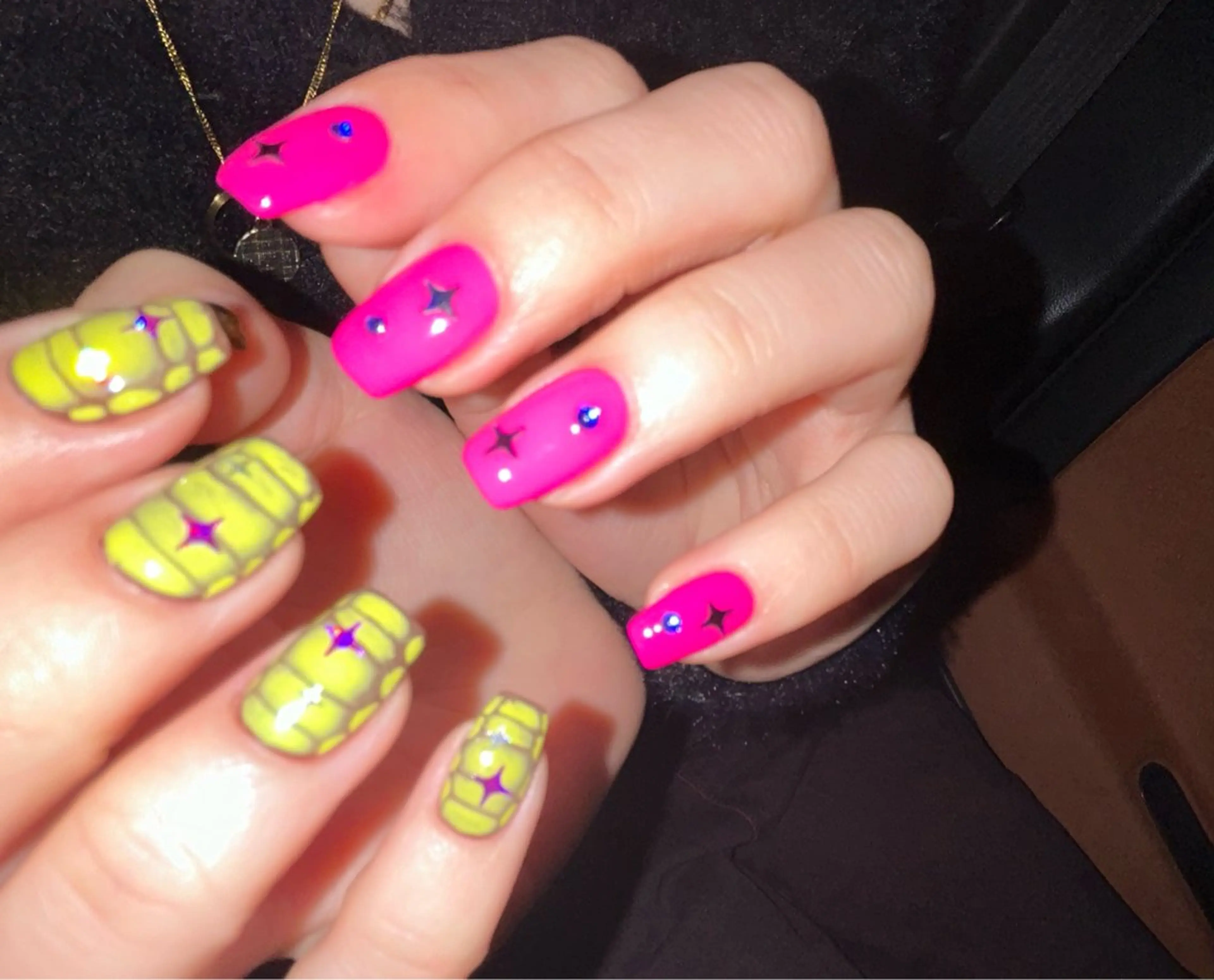 ネイル 艶カラー/レイヤー /メンズ/マツエクのヘアスタイル