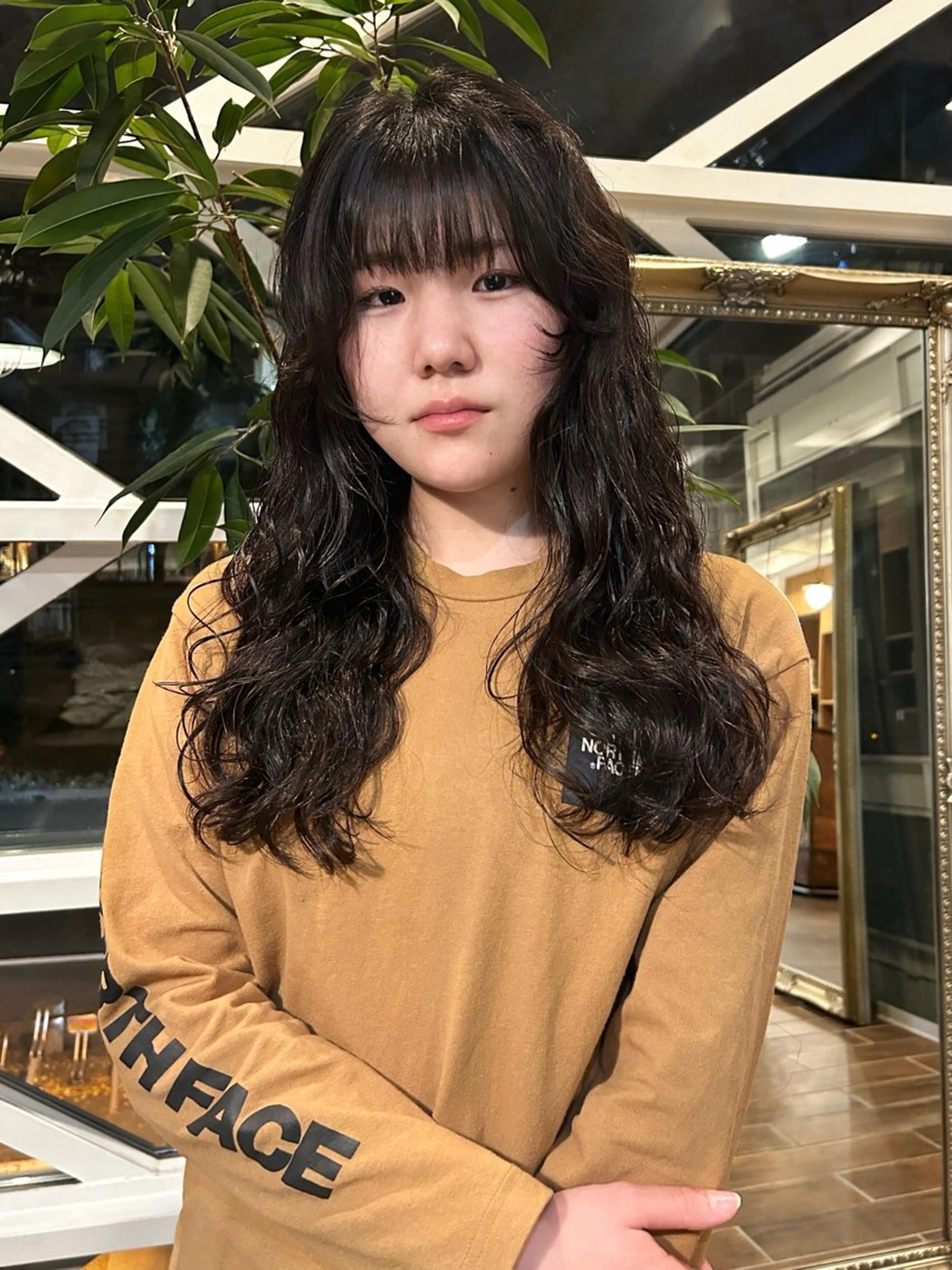 セミロング パーマ セミロングパーマ 髪質改善 韓国風ヘア 縮毛矯正 デジタルパーマ カット パーマ 西 優衣奈のヘアスタイル