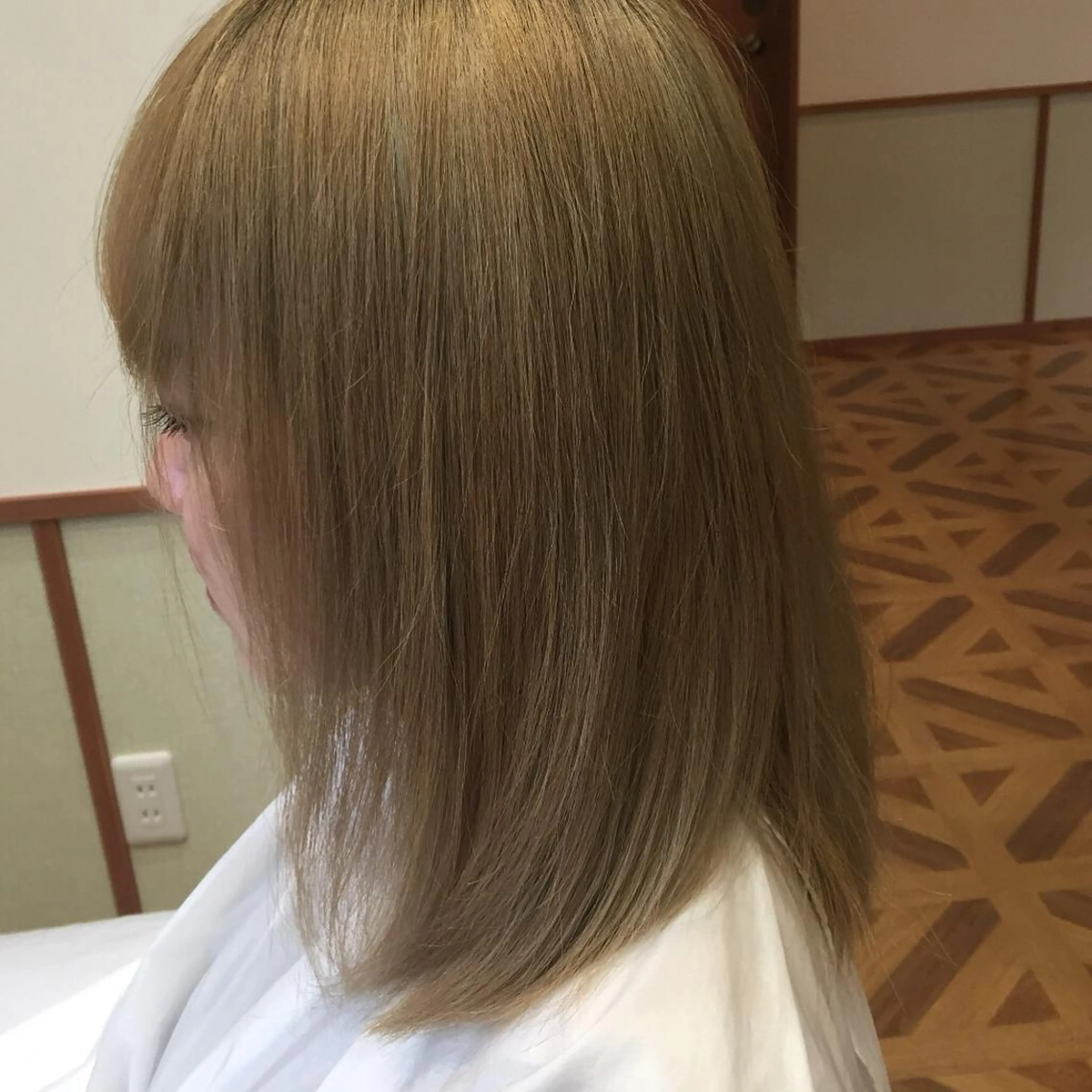 セミロング カラー 透明感カラー 大石 陽菜のヘアスタイル
