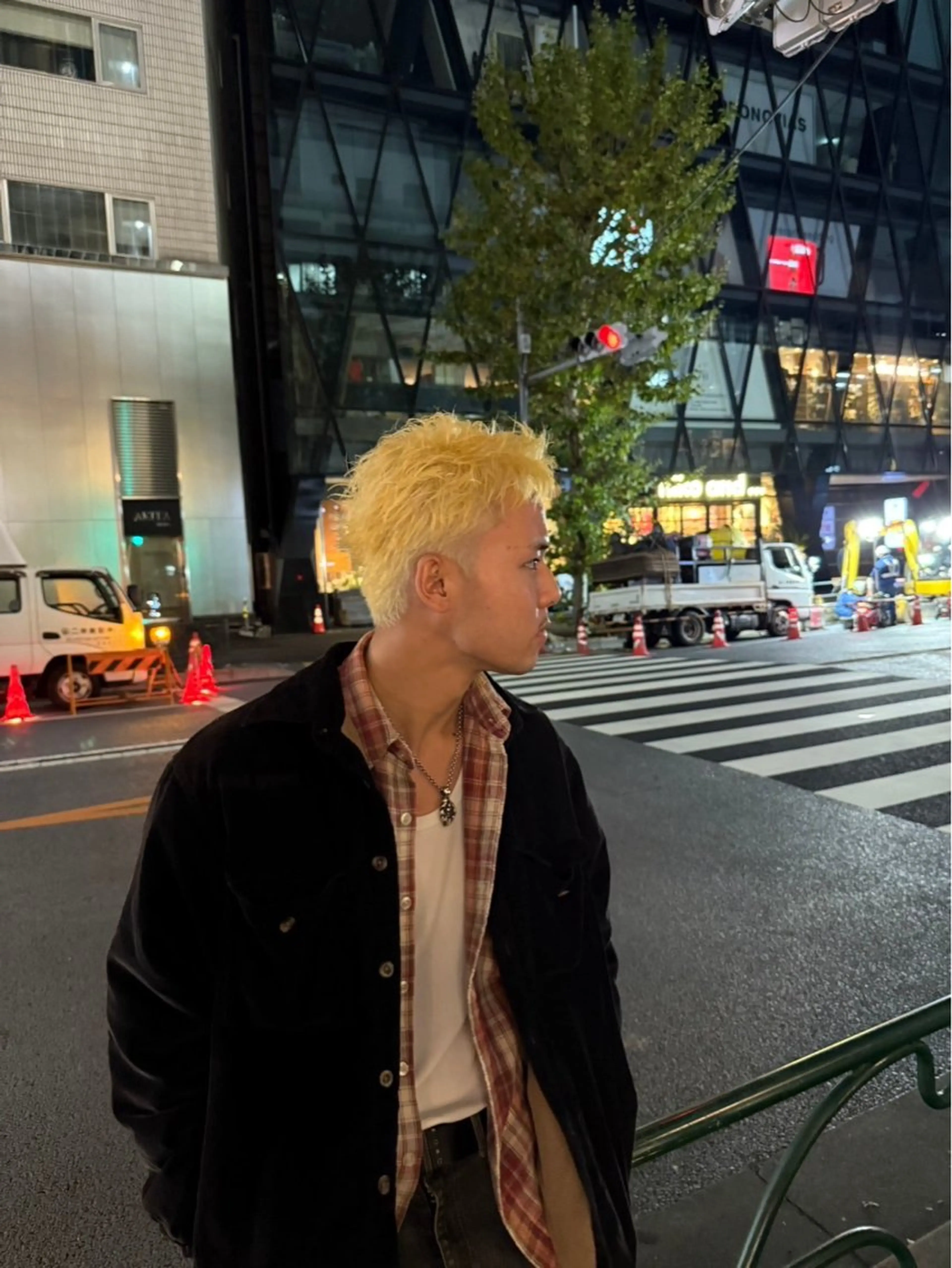 カラー 抜きっぱなしブロンド ブロンド AnFye.dueldo所属・内田 茉潤のマツエク・マツパデザイン