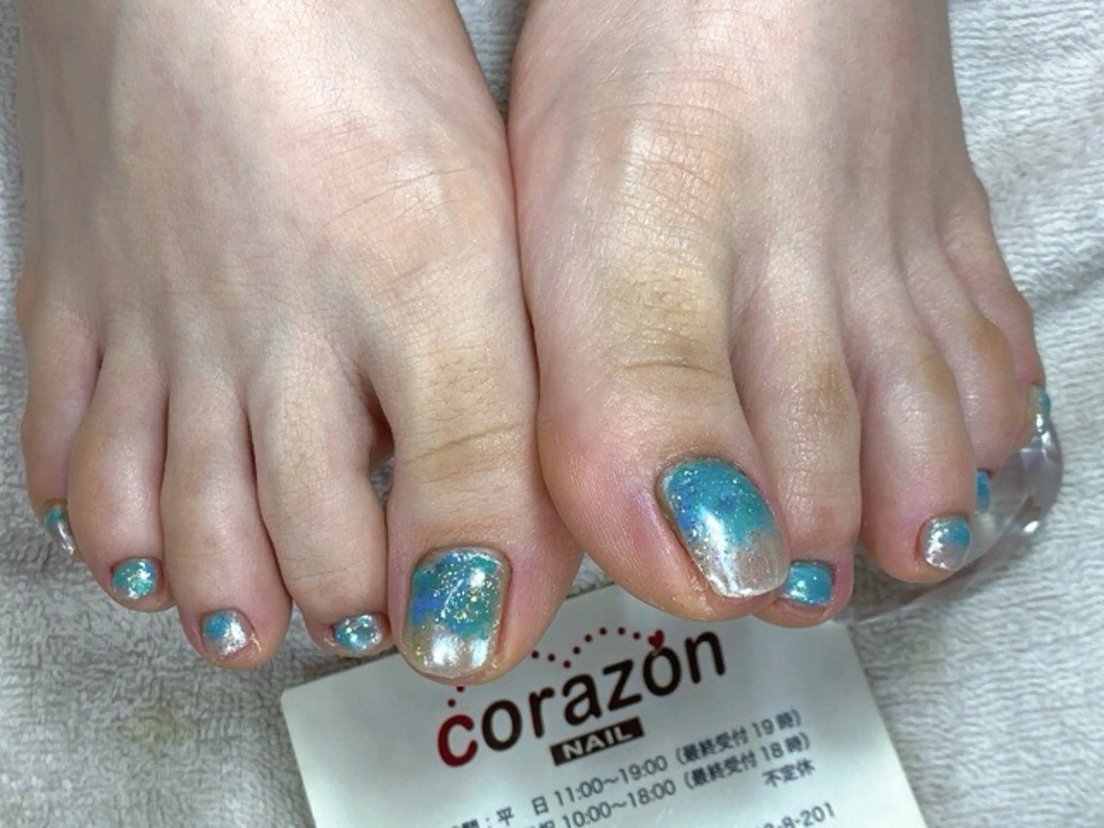 ネイル アートネイル ブルー フットネイル ラメ(グリッター) 大理石ネイル(マーブル) corazon所属・ネイリスト aicoのネイルデザイン
