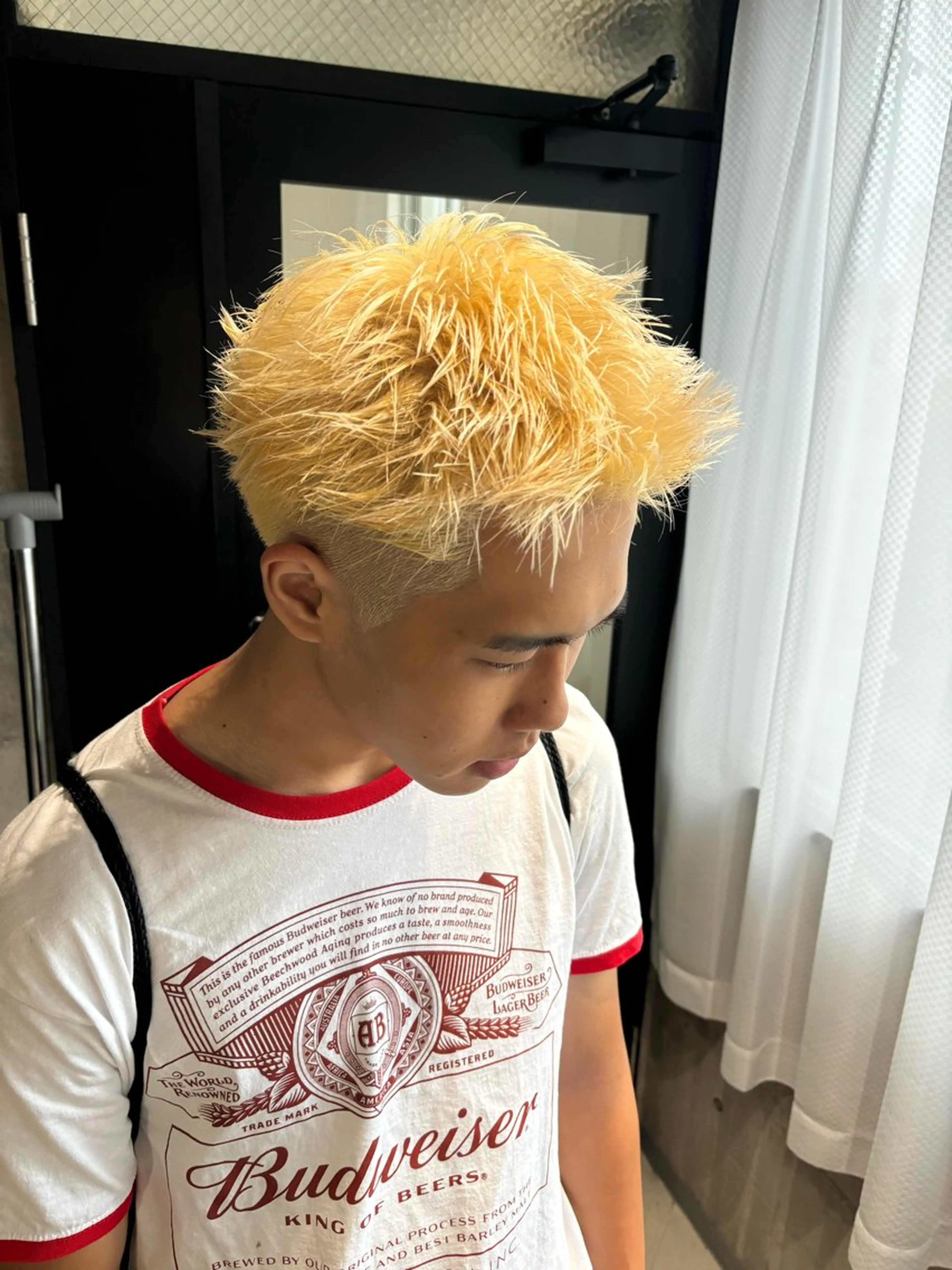 カラー メンズ スパイキーショート 抜きっぱなしブロンド ブロンド カット ヘアカラー トリートメント _WHITE / KENTOのヘアスタイル