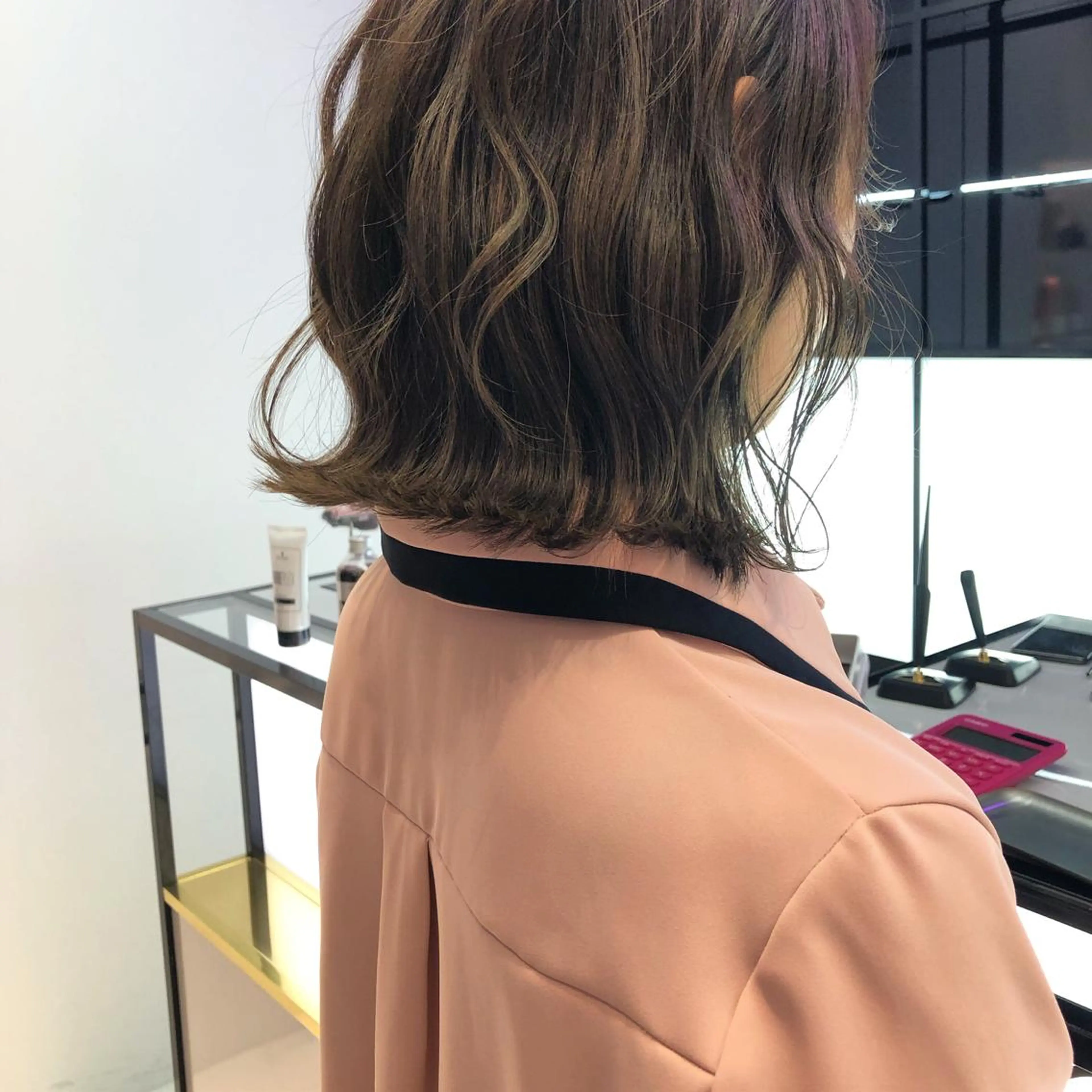 ミディアム カラー ブリーチ ブリーチなしカラー 相川 愛実のヘアスタイル