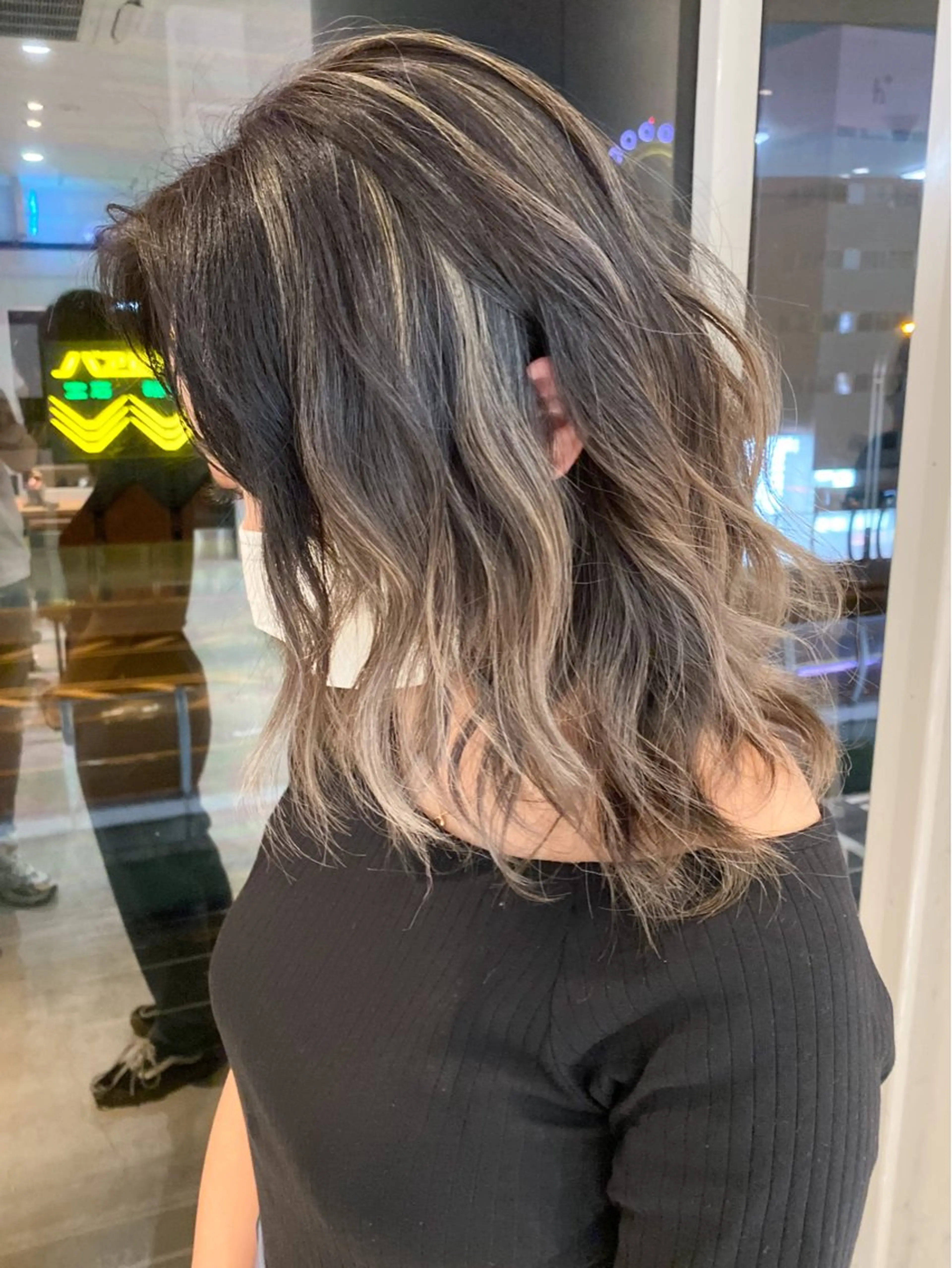 ミディアム カラー バレイヤージュ レイヤーカット ヘアカラー トリートメント welring hair salonのヘアスタイル
