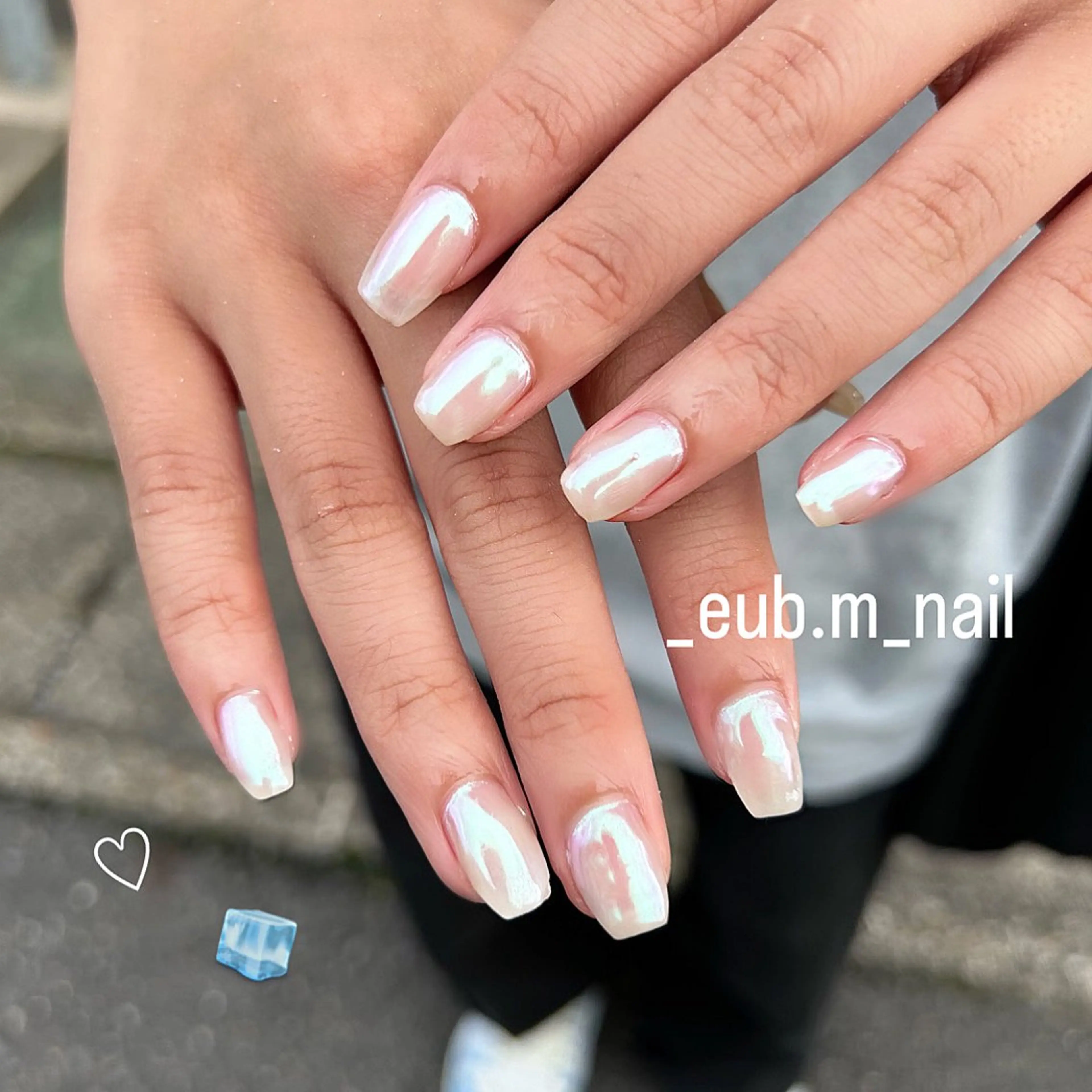 ネイル オーロラネイル シンプルネイル ホワイト 深夜ネイルサロン eub.m_nailのネイルデザイン