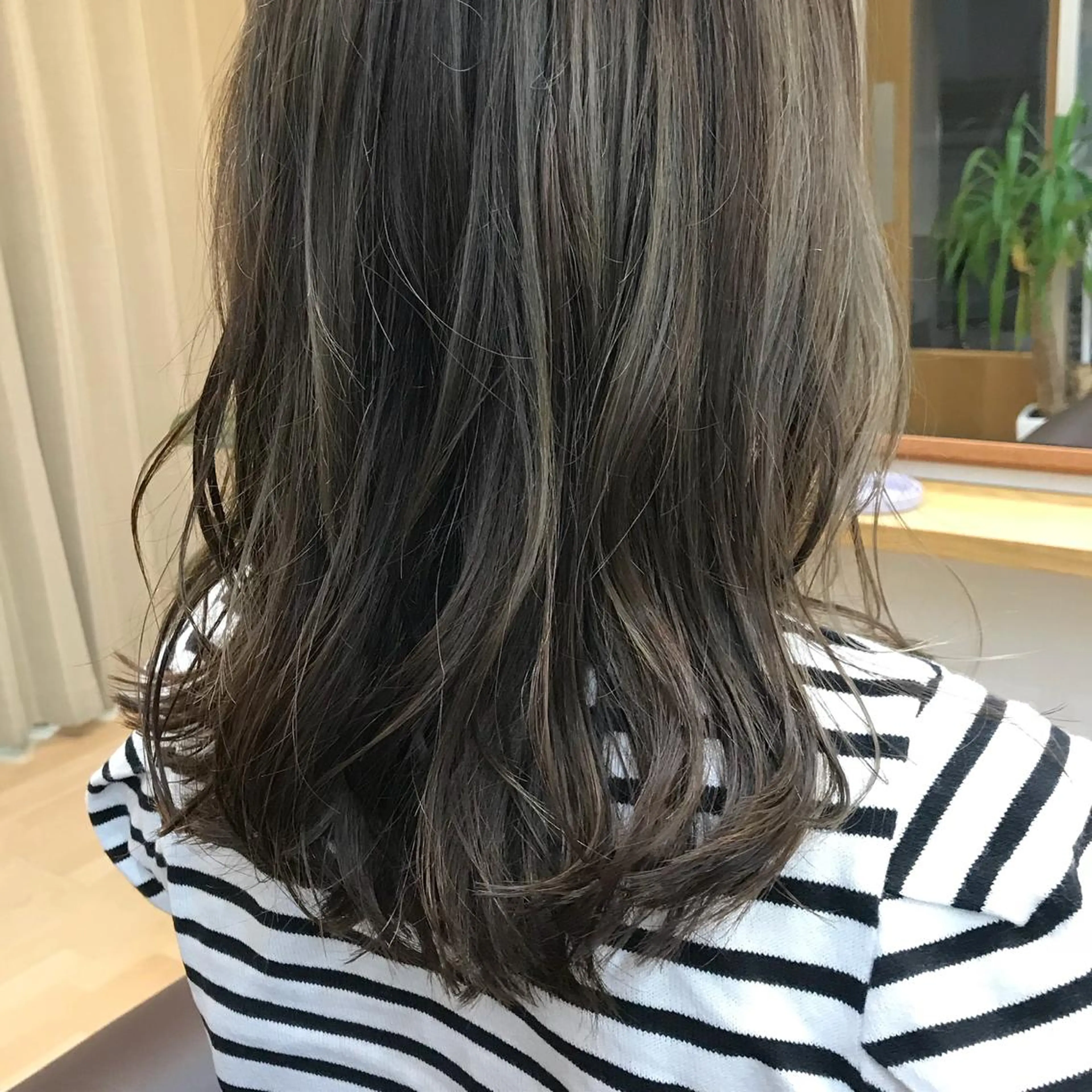 ロング カラー アッシュ ハイライトカラー ハイライト クニモトハルナ ボブ/柔らかカラーのヘアスタイル