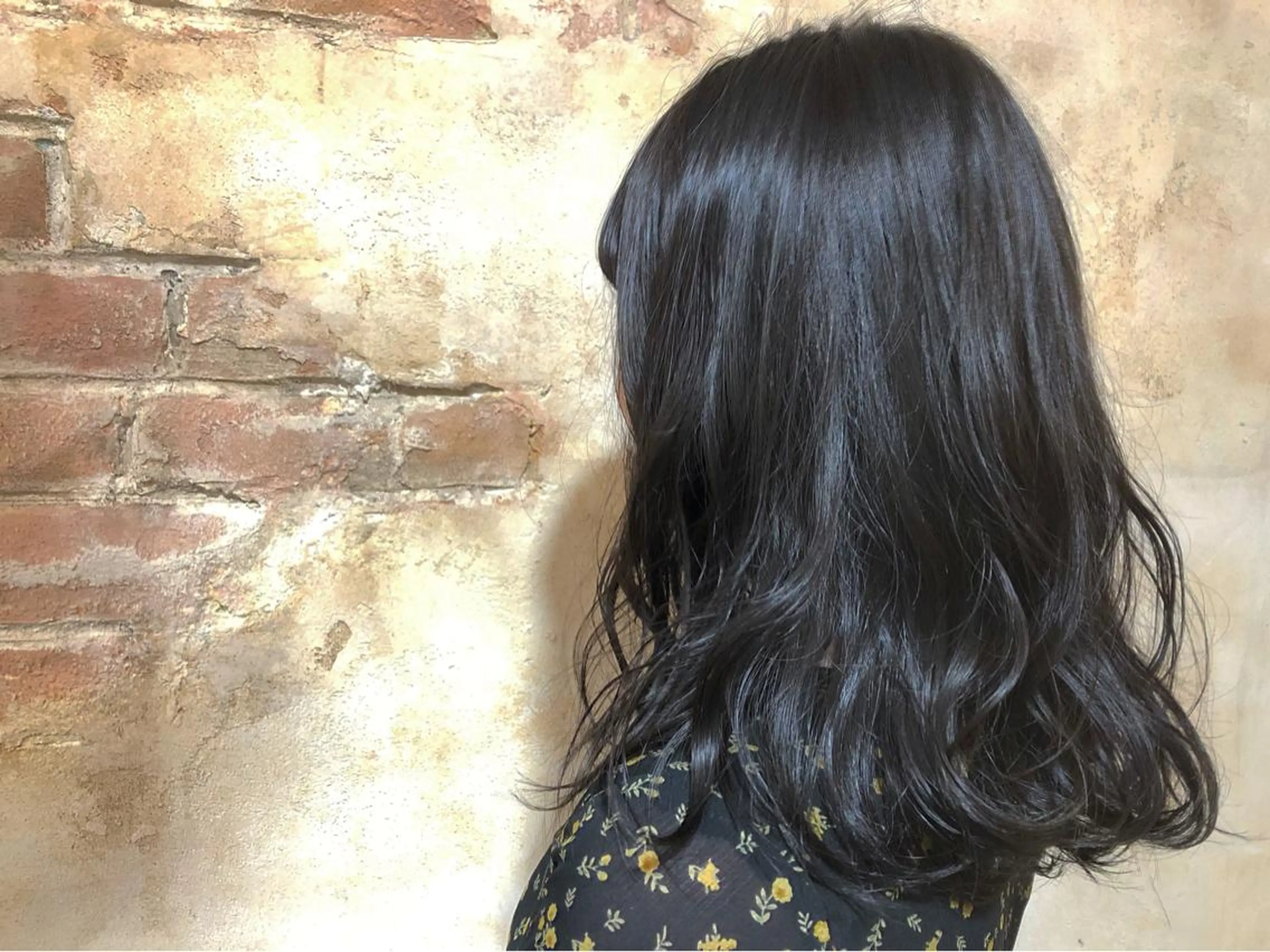 セミロング カラー ブリーチ 透明感カラー ブリーチなしカラー パ ルのヘアスタイル