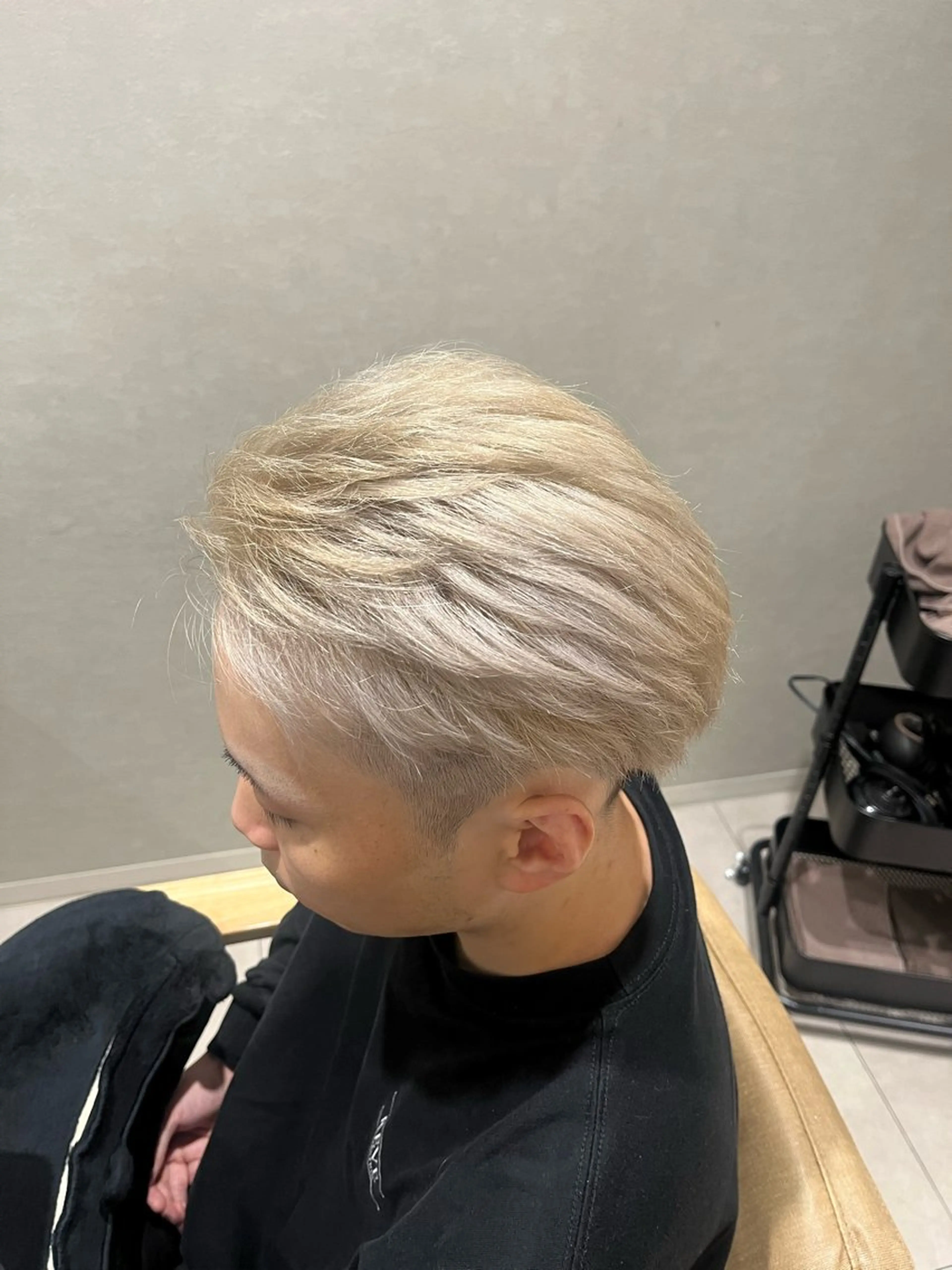 ショート カラー メンズ ベージュカラー ホワイトベージュ 艶感透明感カラー◎ 大分 Keigoのヘアスタイル