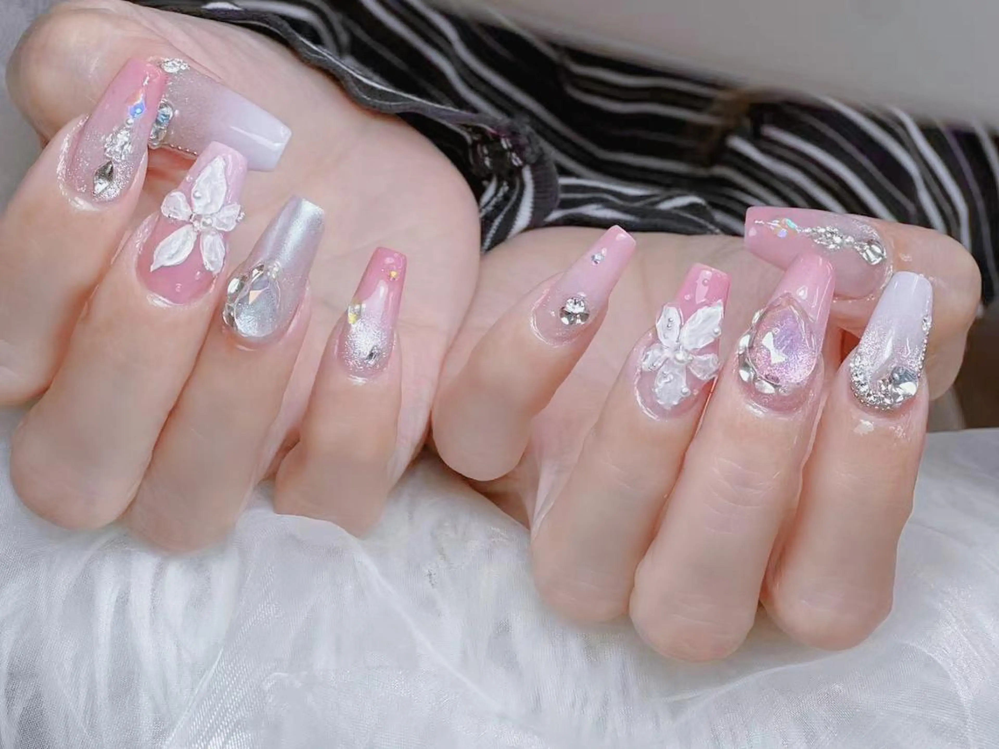 メンズ ネイル アートネイル フレンチネイル ジェルネイル ハート キラキラネイル ✨Bloom Ruby❣️のネイルデザイン