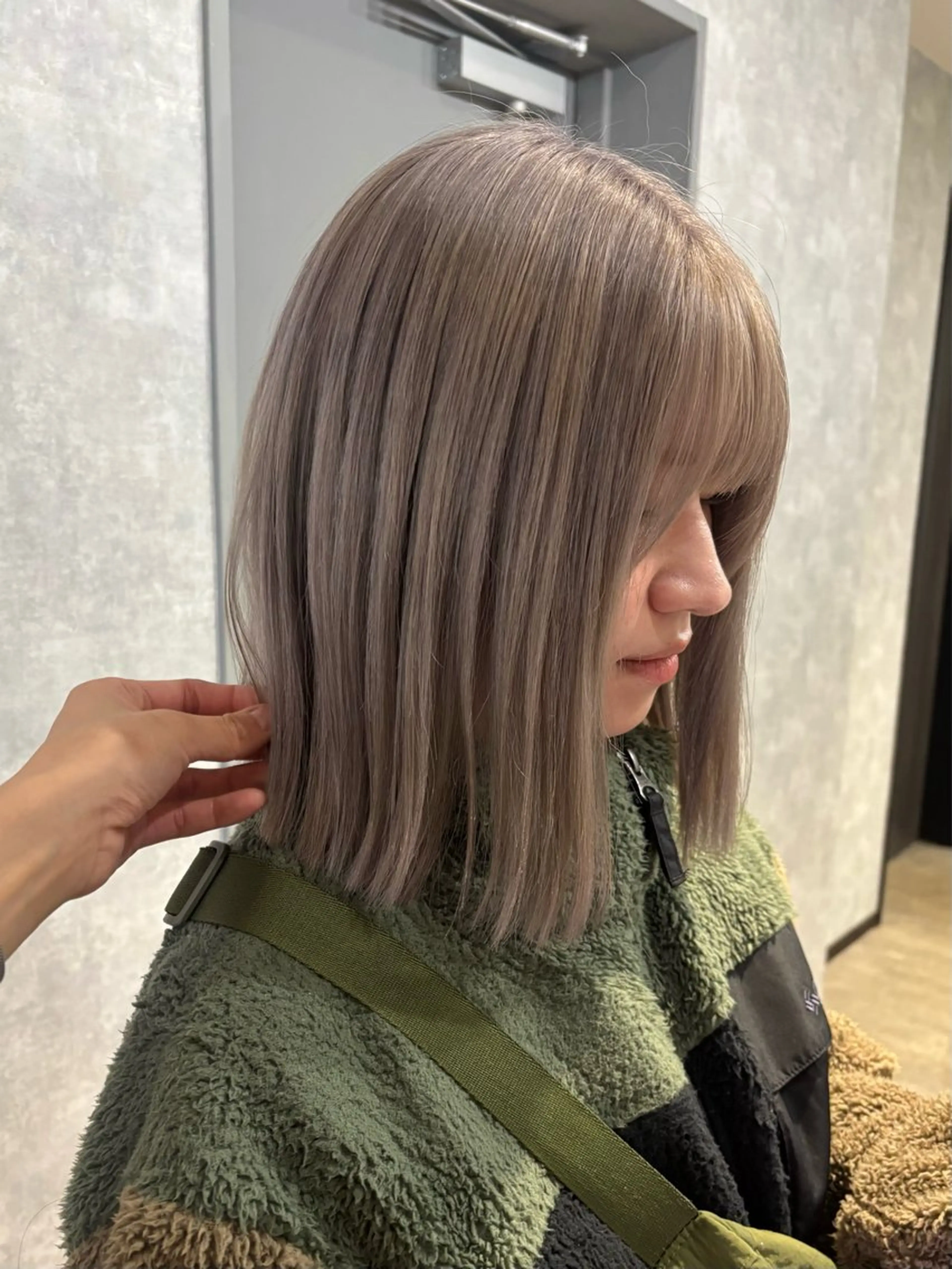 ミディアム カット ヘアカラー トリートメント 🌐NATSUMI 🌐【寒色カラー】のヘアスタイル