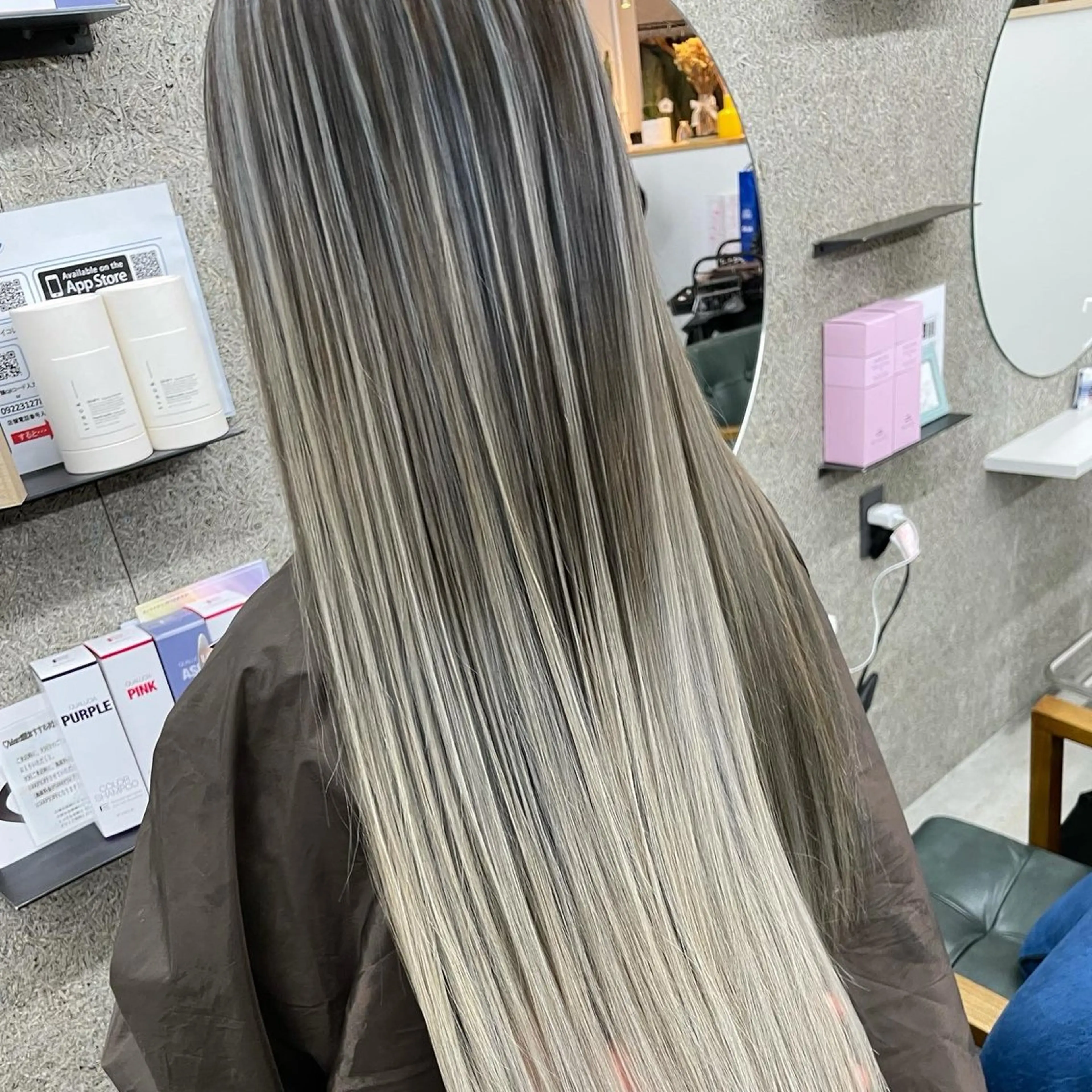 ロング カラー アッシュ バレイヤージュ レイヤーカット ヘアカラー トリートメント Lull1人美容室 バレイヤージュのヘアスタイル