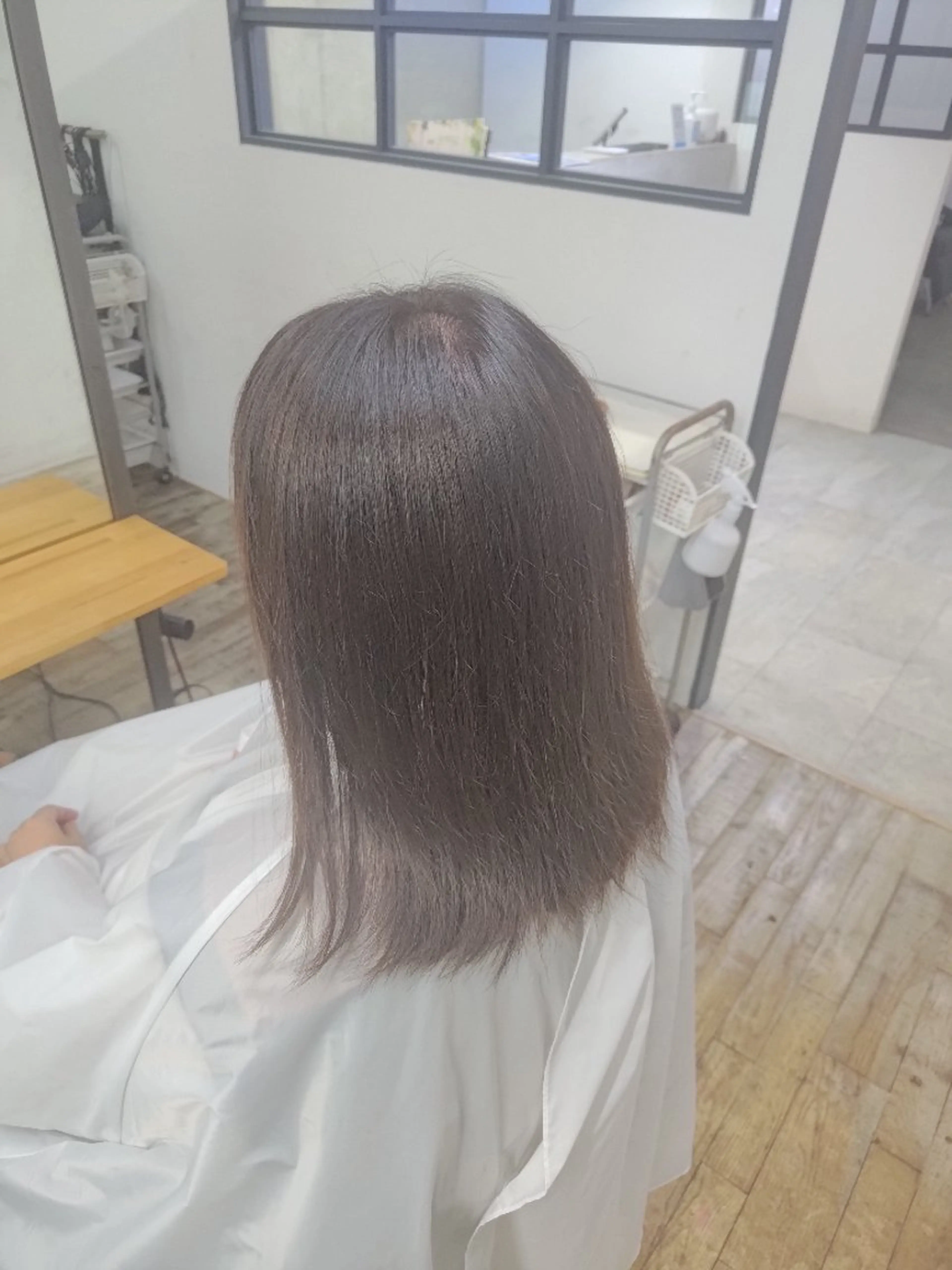 セミロング カラー ベージュカラー 透明感カラー オリーブベージュ 高野 恭太のヘアスタイル