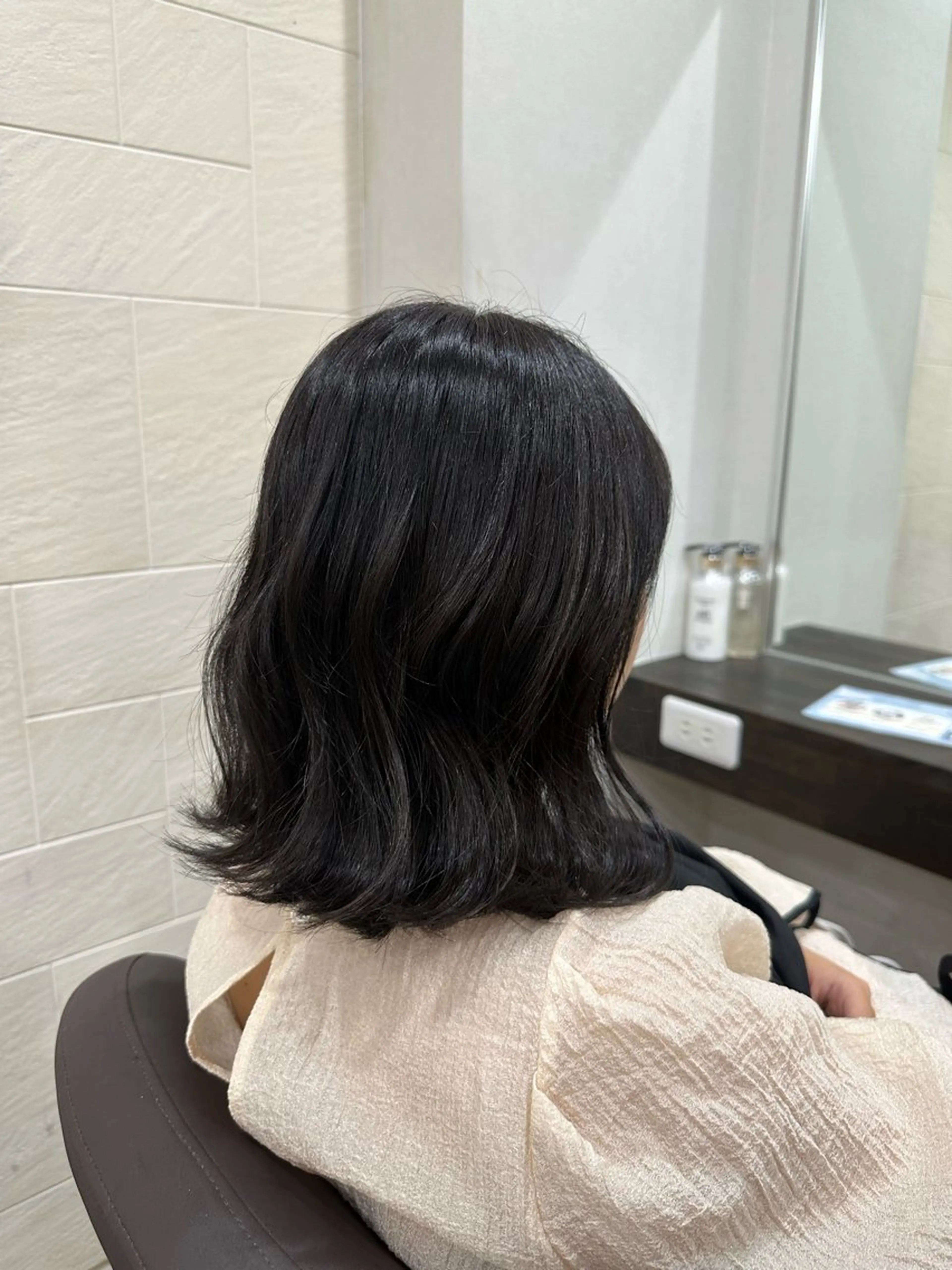 セミロング TOMOMI /フロレゾンのヘアスタイル