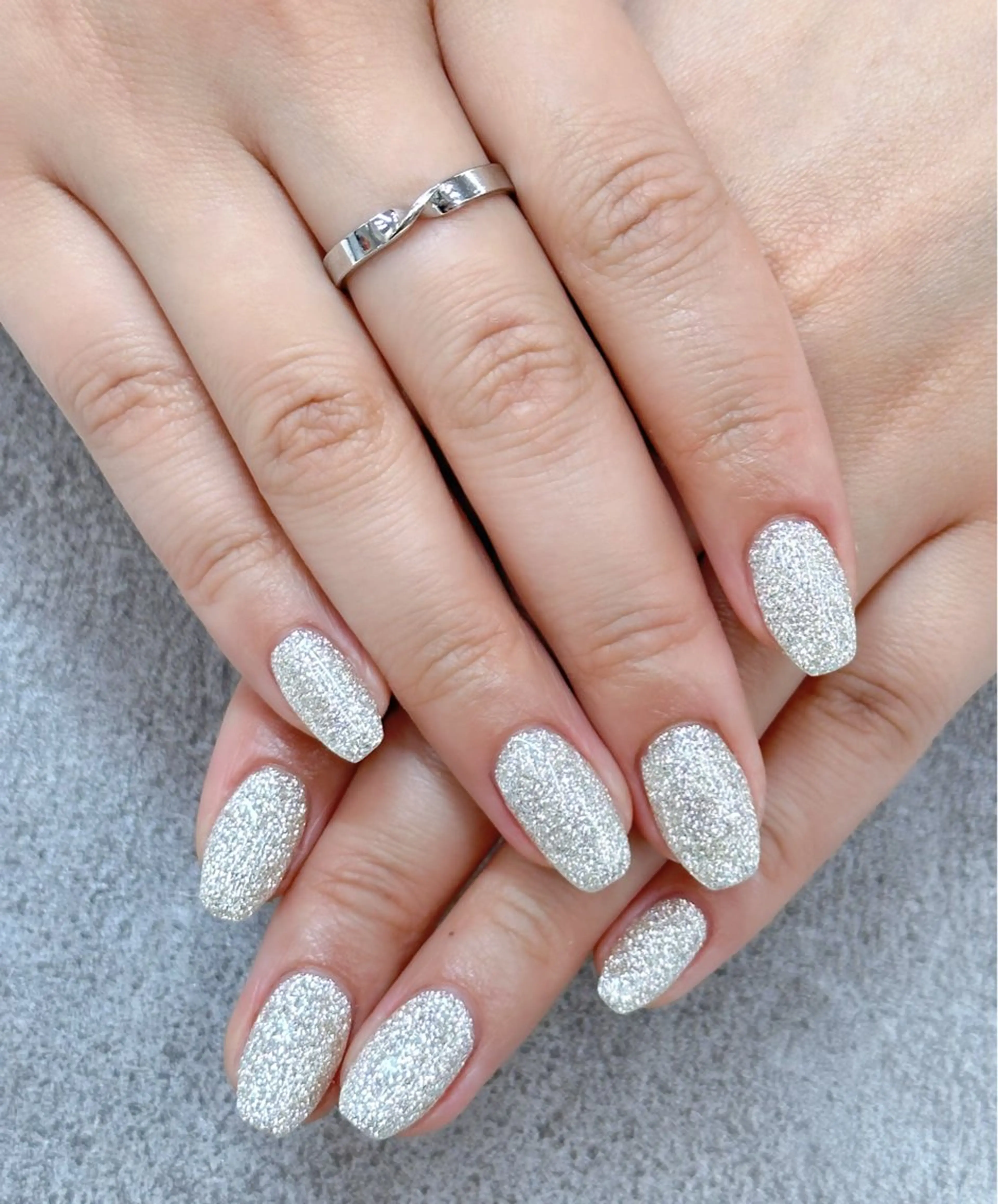 ネイル ゴールド キラキラネイル ラメ(グリッター) ワンカラーネイル シルバー MAXKELLY MEGUMIのネイルデザイン