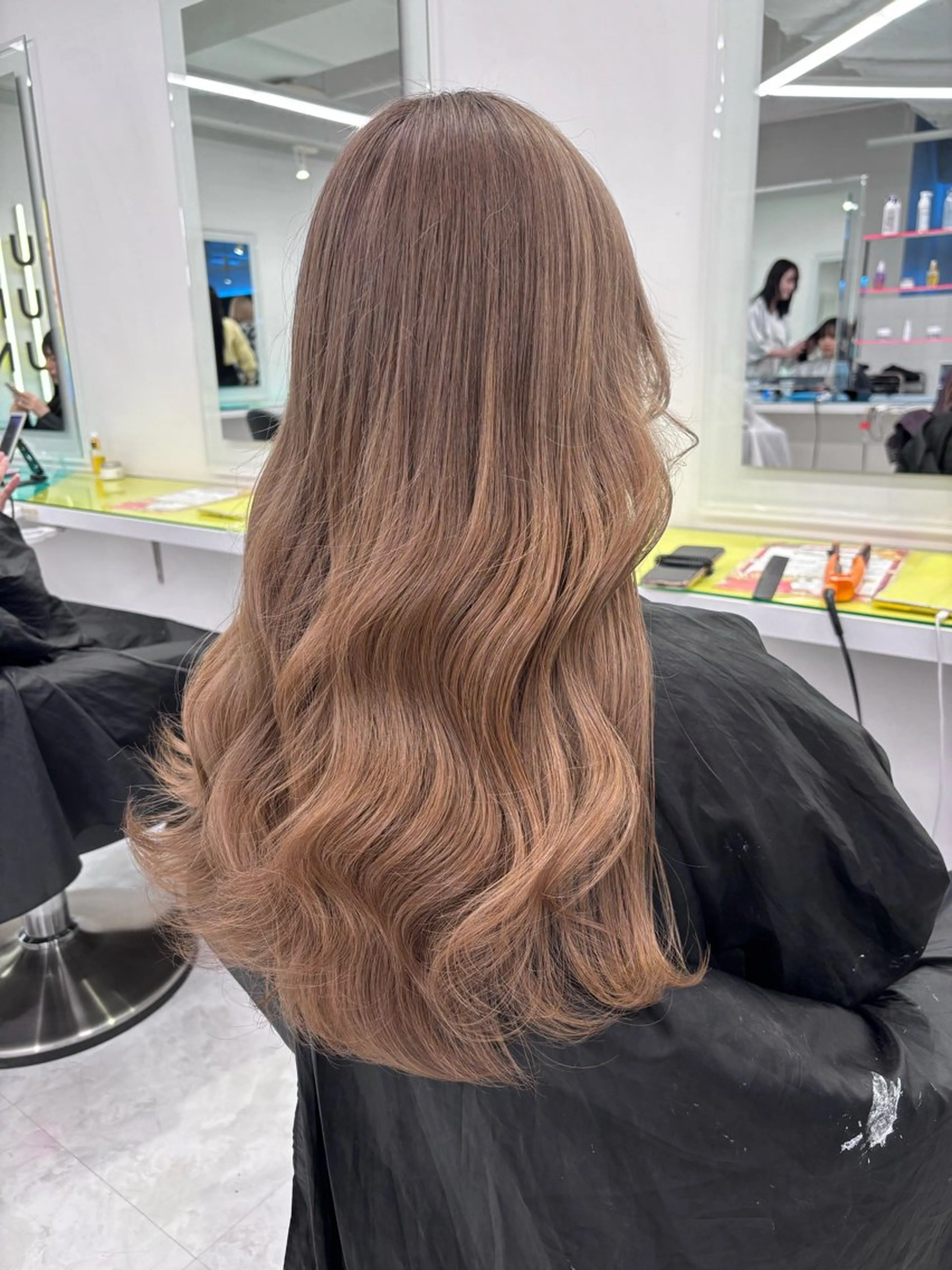 ロング カラー モテ髪ハイトーン🫧 serina🎀池袋のヘアスタイル