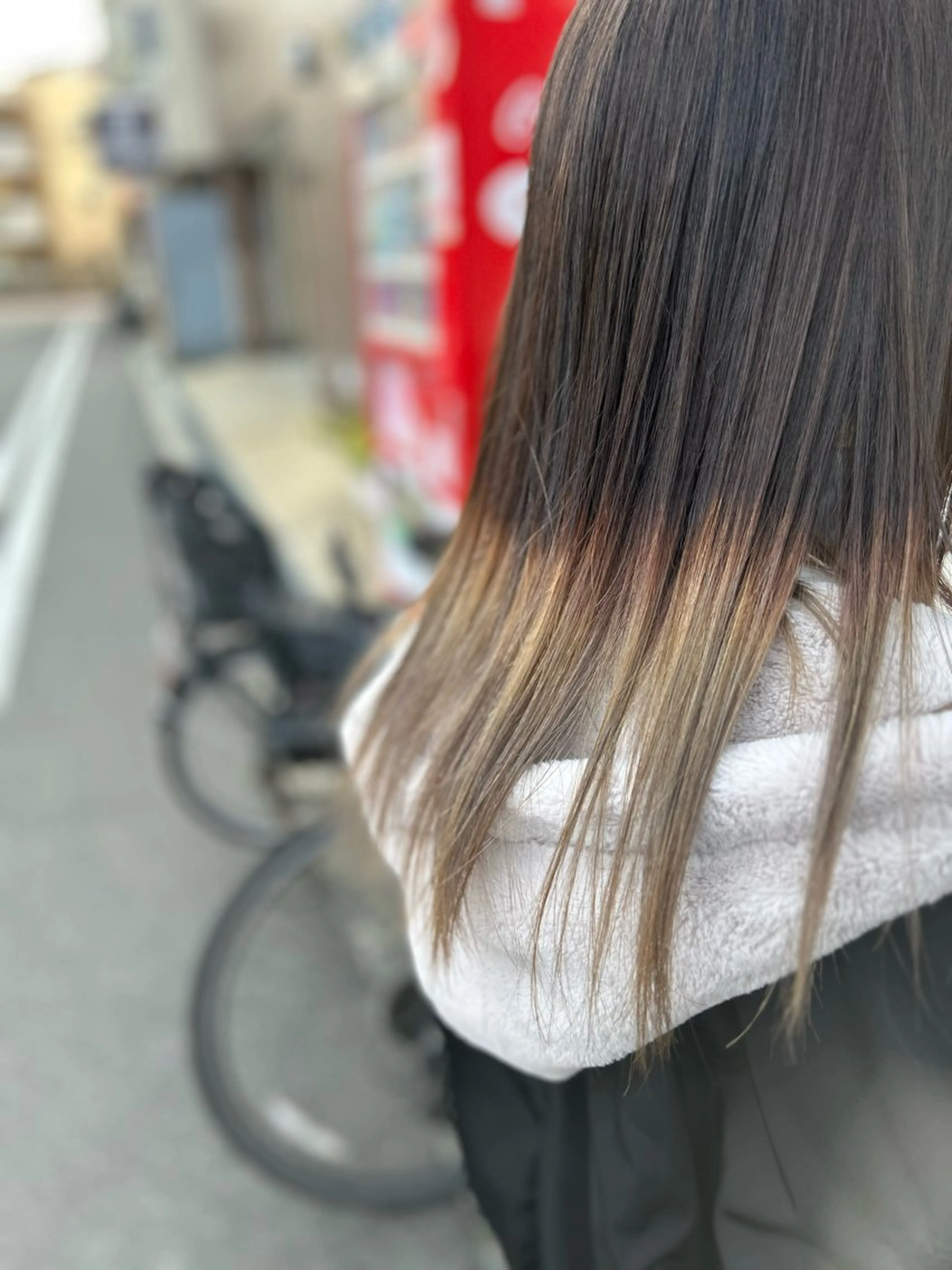 セミロング カラー ブリーチ グラデーションカラー シルバー hair make FeeL【ヘアーメイクフィール】所属・平松 舞衣のヘアスタイル