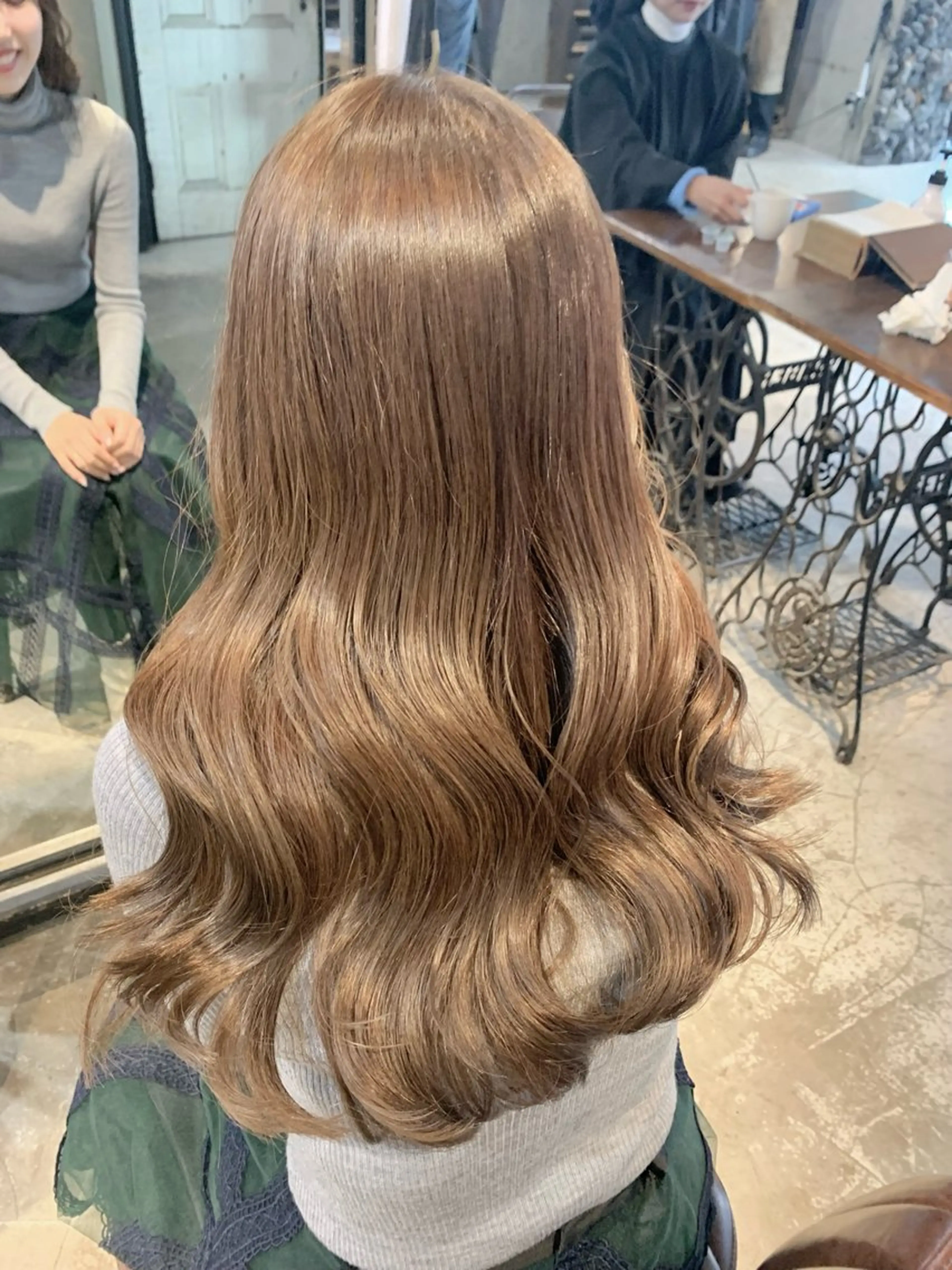 ロング カラー ヘアアレンジ ロングレイヤー ベージュカラー オリーブベージュ くびれヘア 韓国風ヘア ヘアカラー トリートメント ヘッドスパ ヘアセット レイヤーカット/艶髪 🎀笠原 優花🎀のヘアスタイル