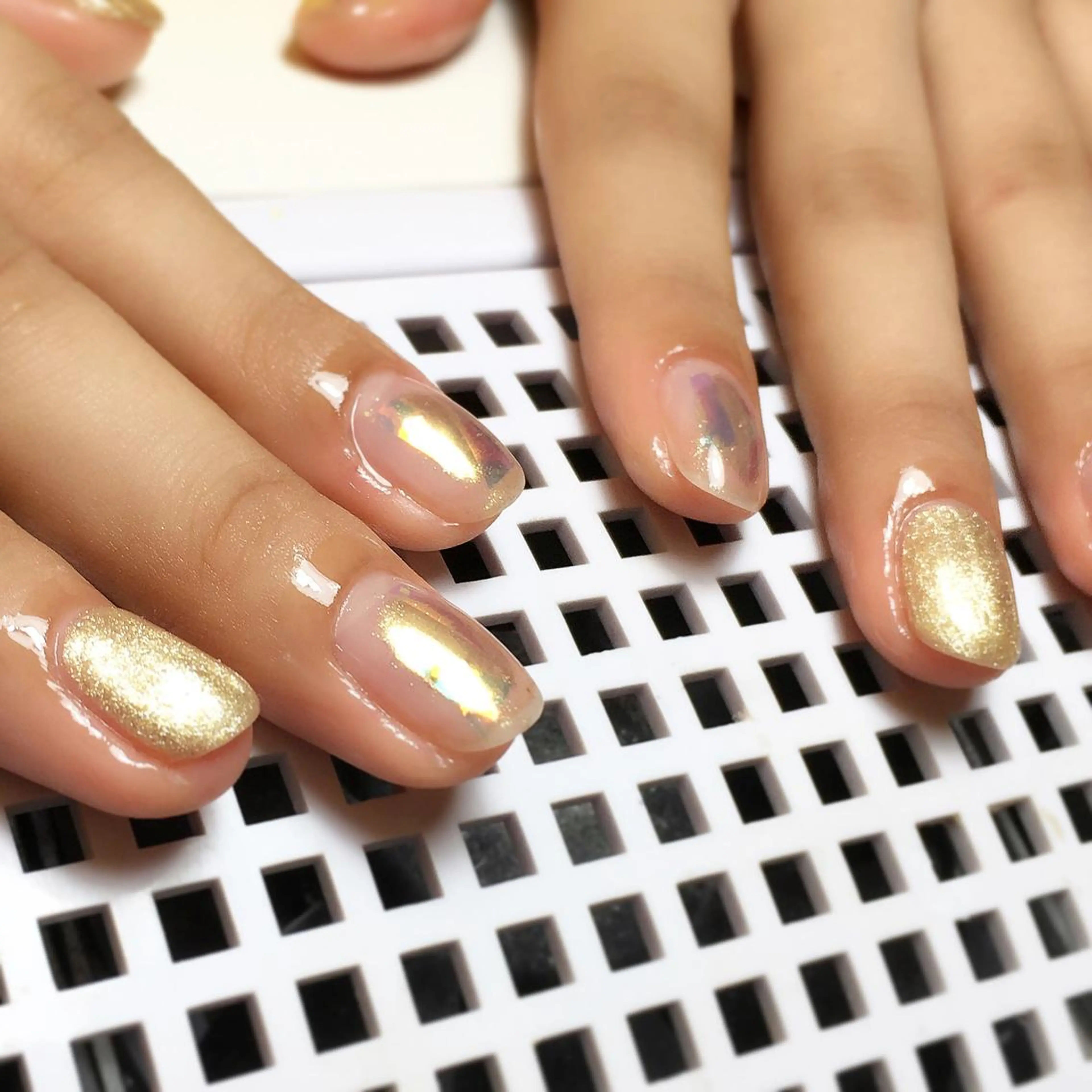 ネイル ゴールド ミラーネイル Nail salon viewt55☺︎のネイルデザイン