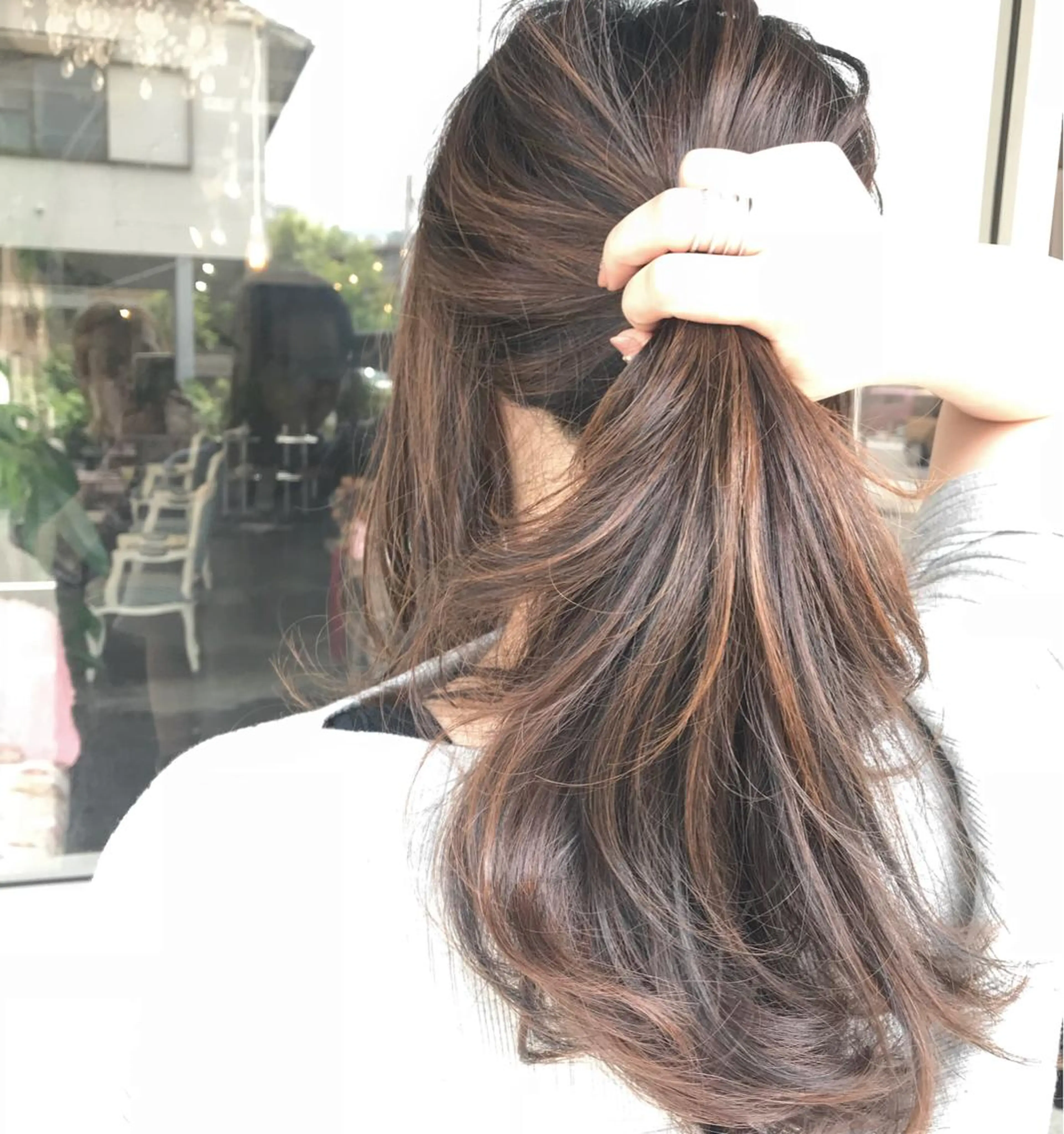 セミロング カラー ヘアアレンジ 切りっぱなしボブ バレイヤージュ ブリーチ グラデーションカラー ハイライトカラー Mariana/ 鶴原-ハイライトのヘアスタイル
