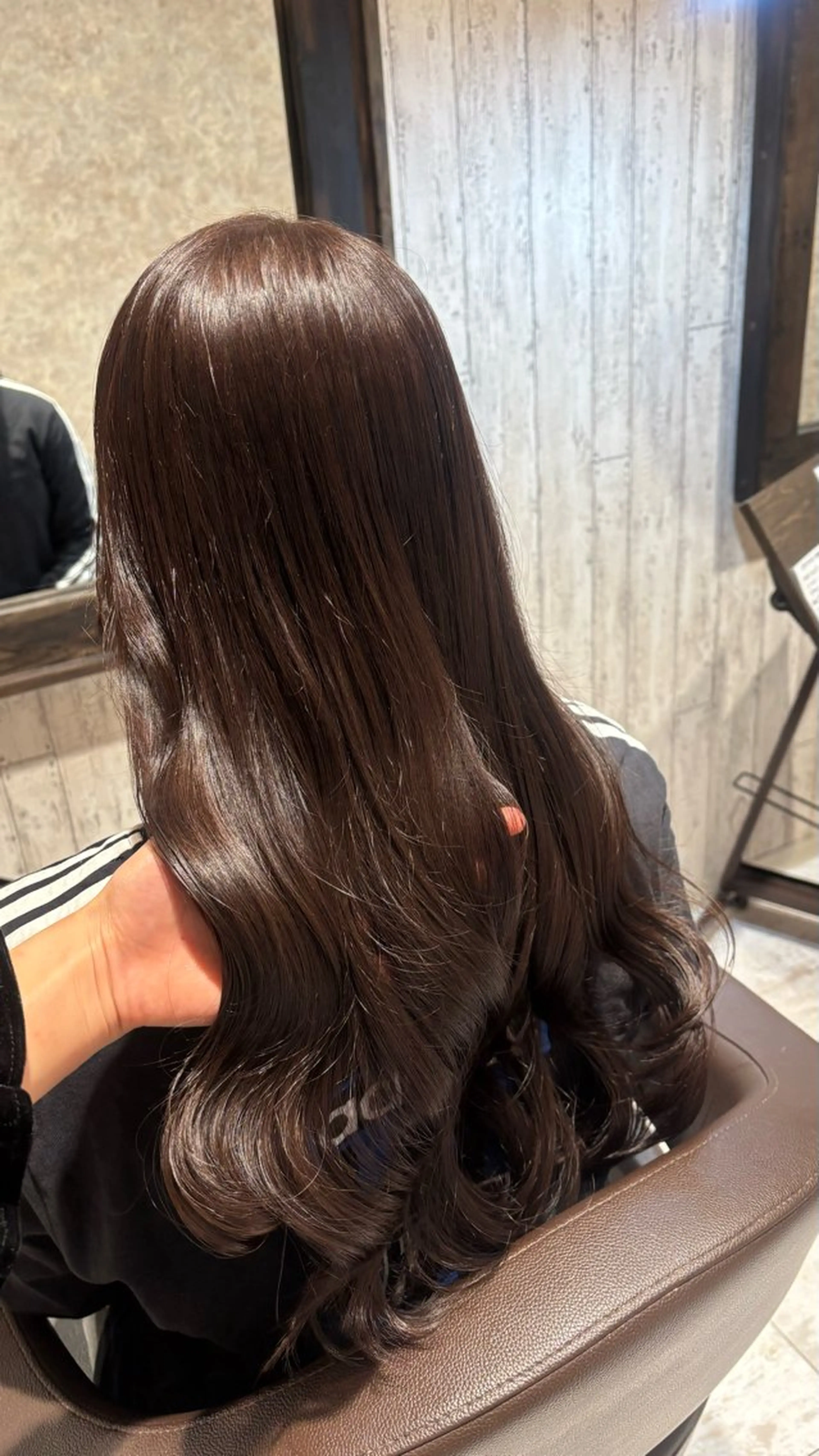 ロング チョコレートブラウン ヘアカラー トリートメント 東田 さくらのヘアスタイル