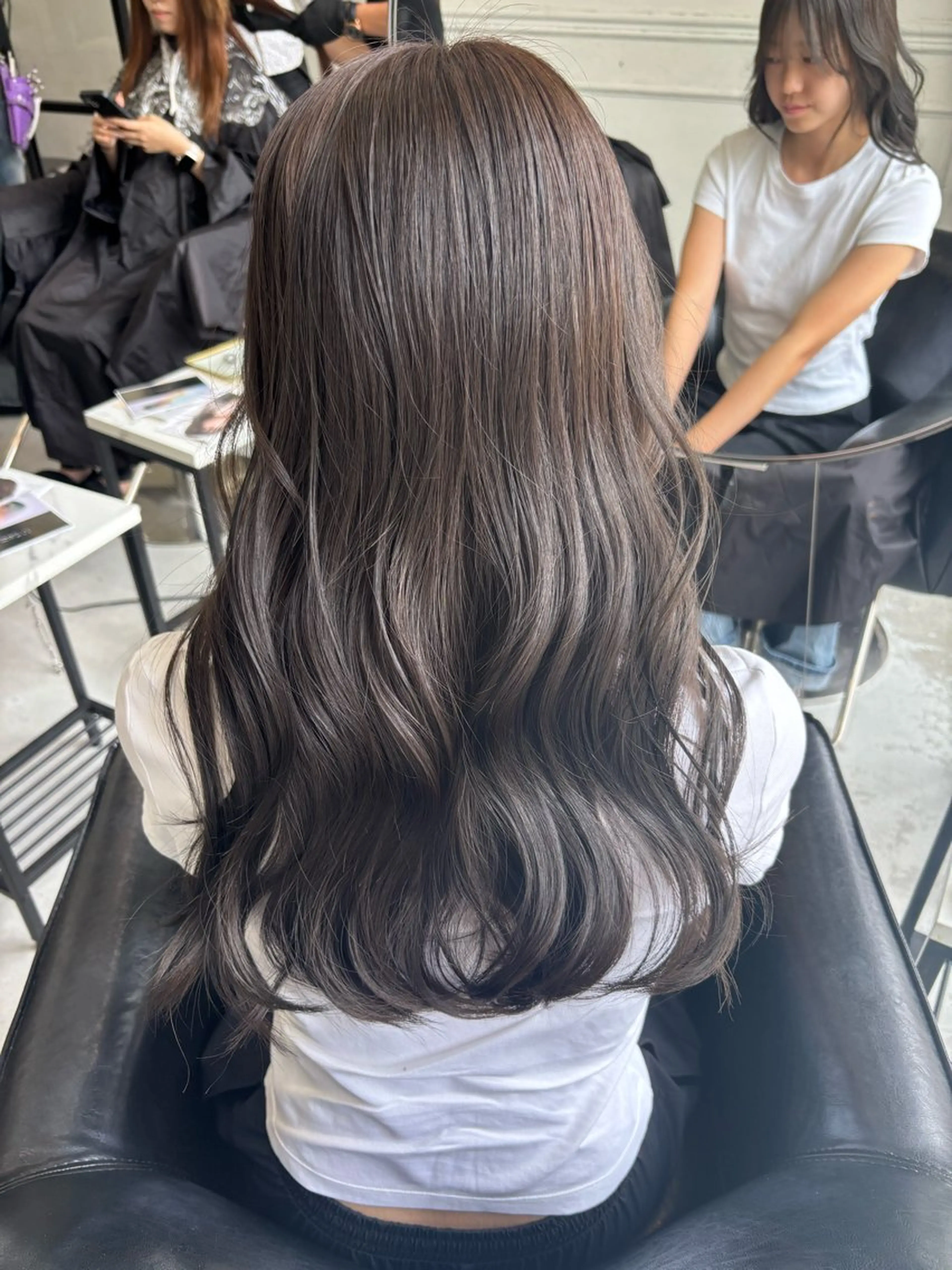 ロング ヘアカラー MaisonHALU さくらのヘアスタイル