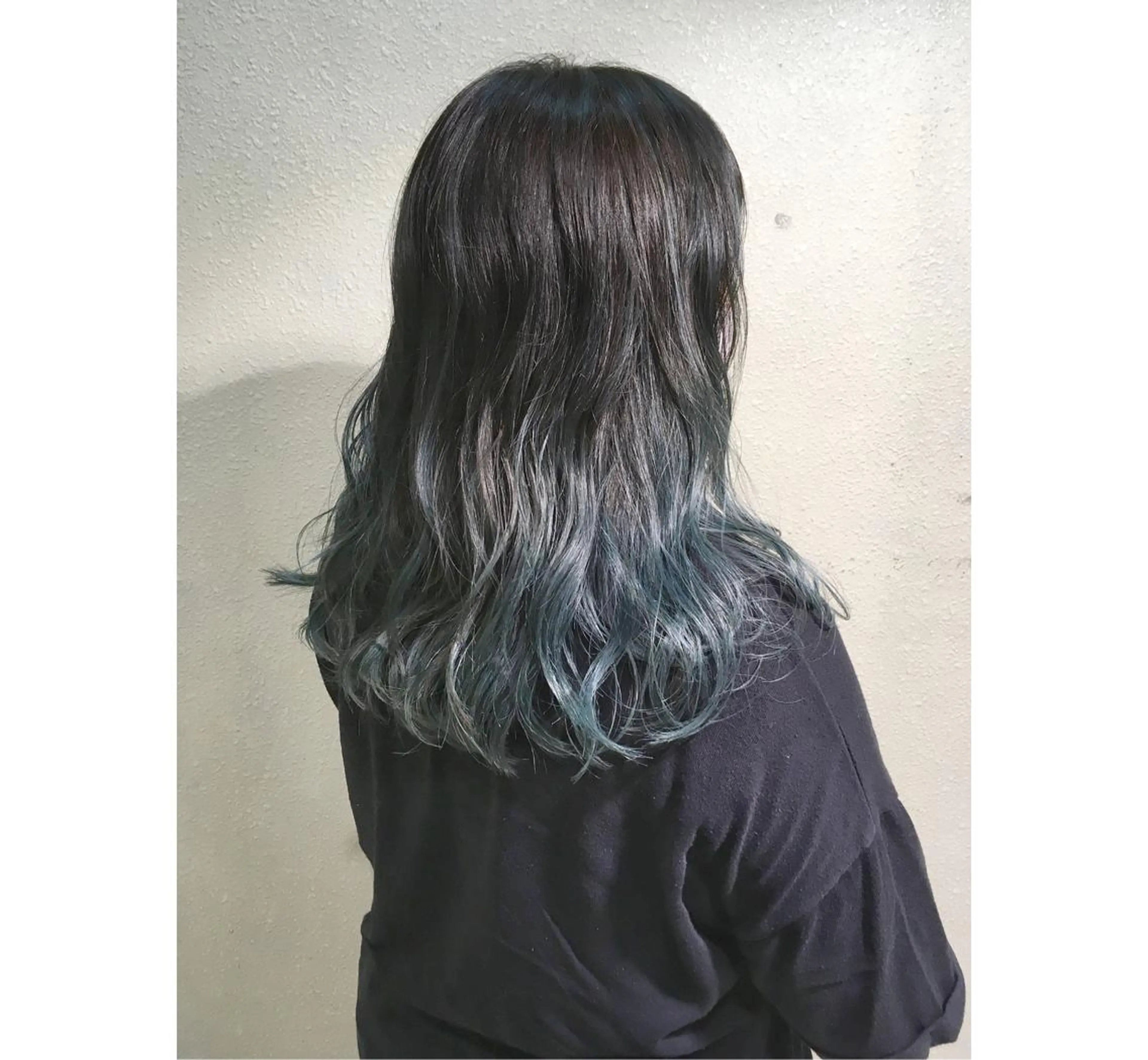 ミディアム ヘアカラー ヨナイ チヒロのヘアスタイル