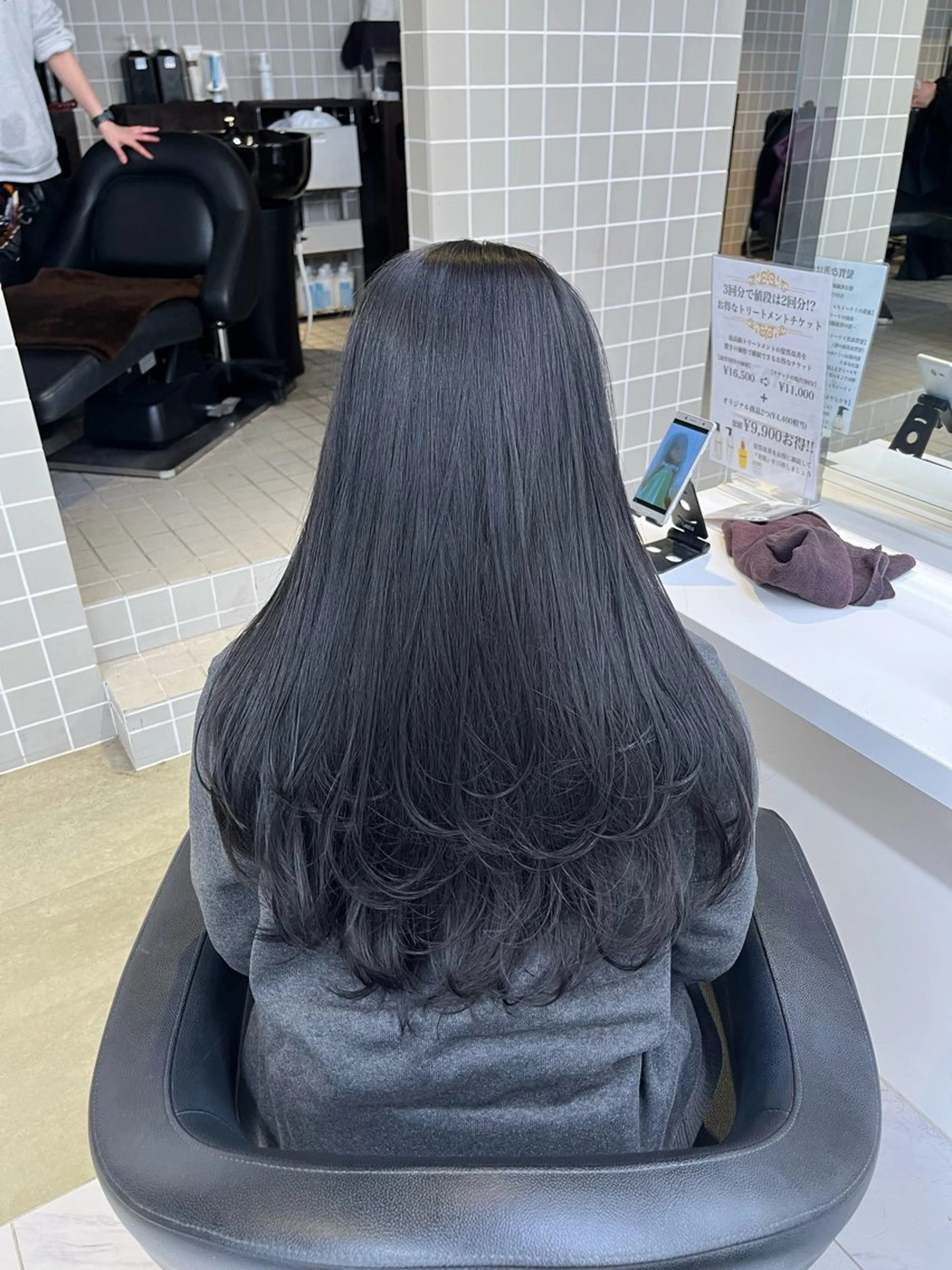 ロング 寒色＆ブリーチ特化 寒色MiOのヘアスタイル