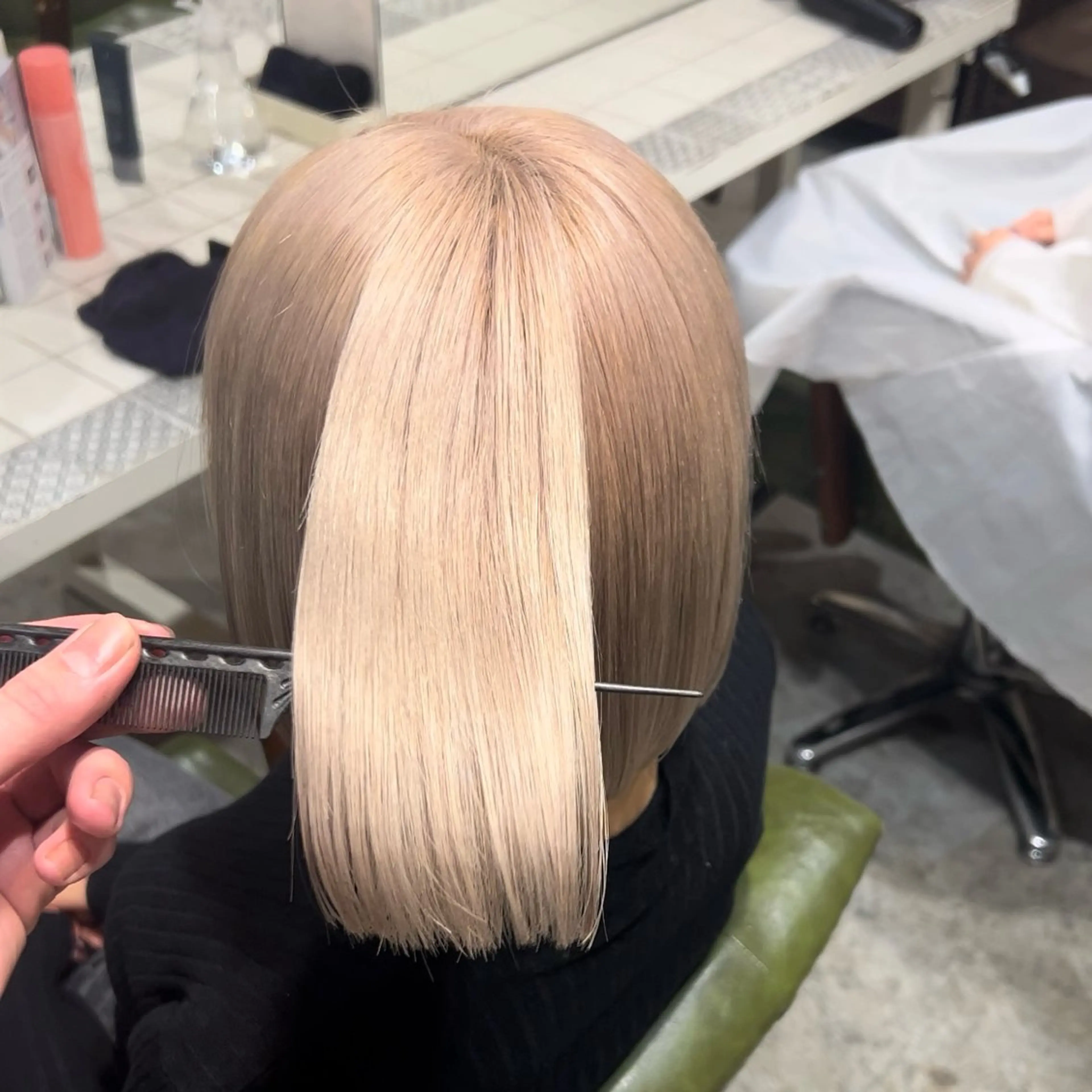 ミディアム カラー ベージュカラー ホワイトベージュ ヘアカラー トリートメント ヘッドスパ ヘアセット オカベ ショウマのヘアスタイル