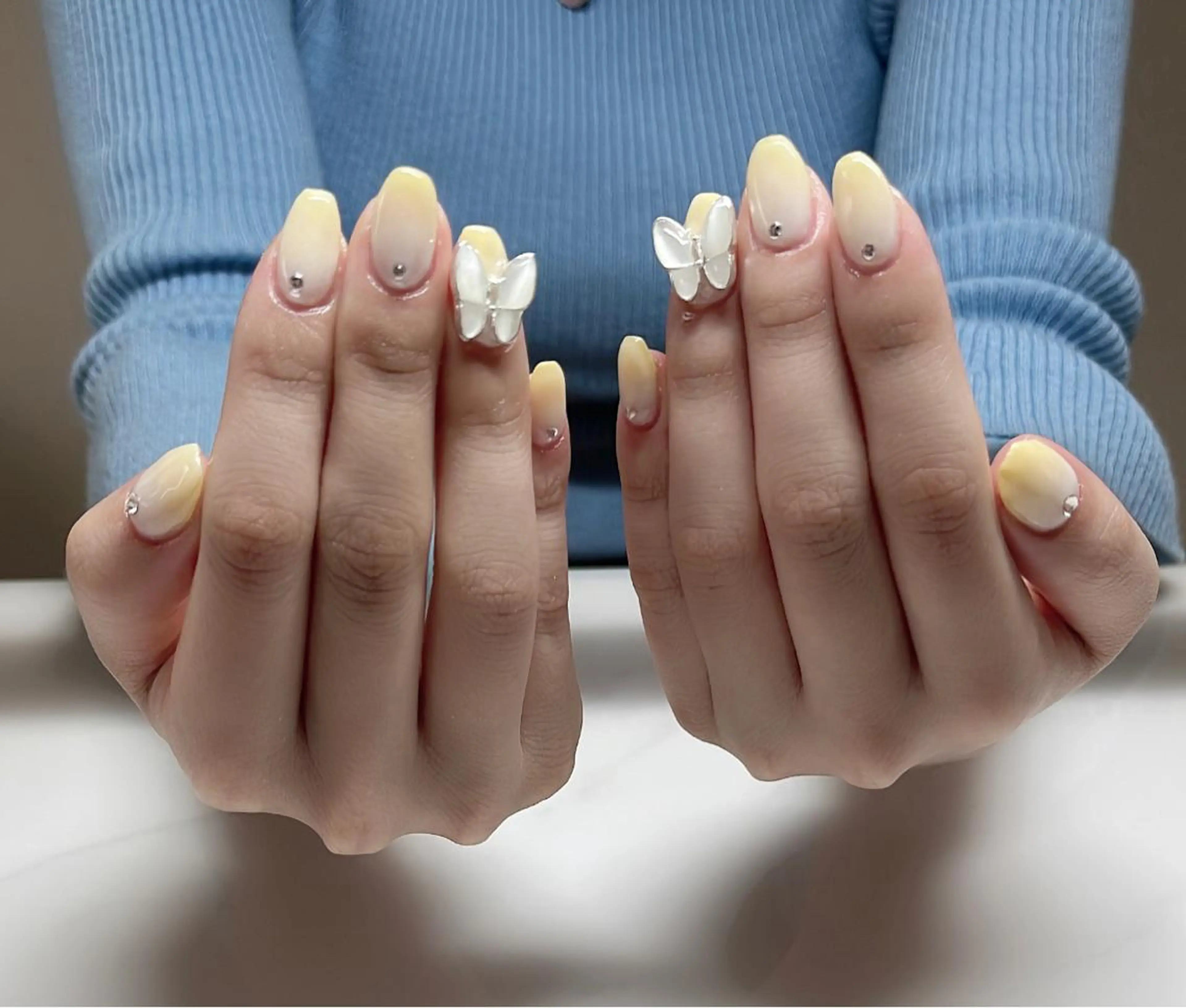 ネイル オーロラネイル べっ甲ネイル クリアネイル 氷ネイル・うるうるネイル 韓国ネイル ハンドネイル KARI ネイルサロンのネイルデザイン