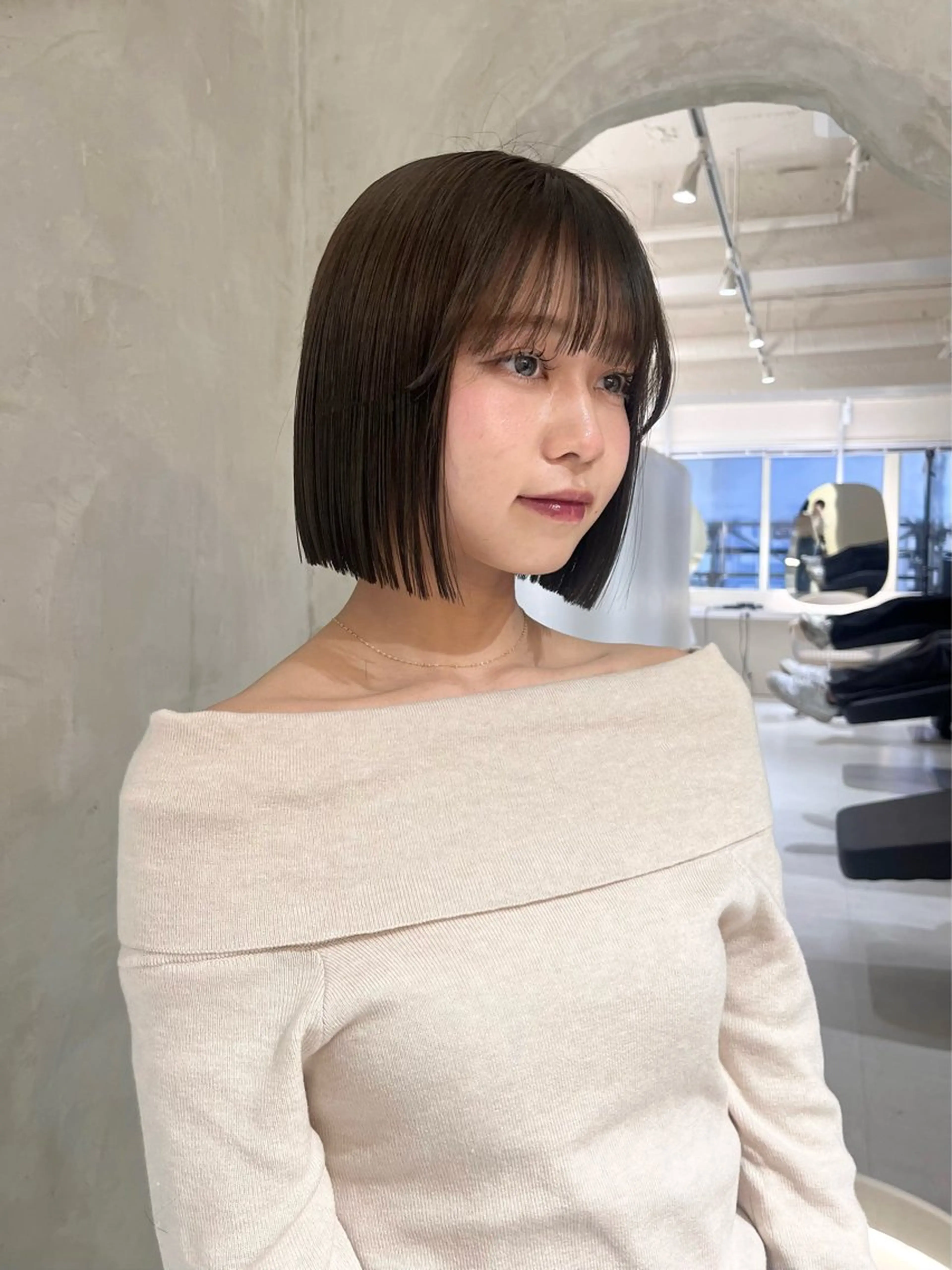 ミディアム カット 縮毛矯正 トリートメント 切りっぱなしボブ/ 艶カラー/綾莉のヘアスタイル