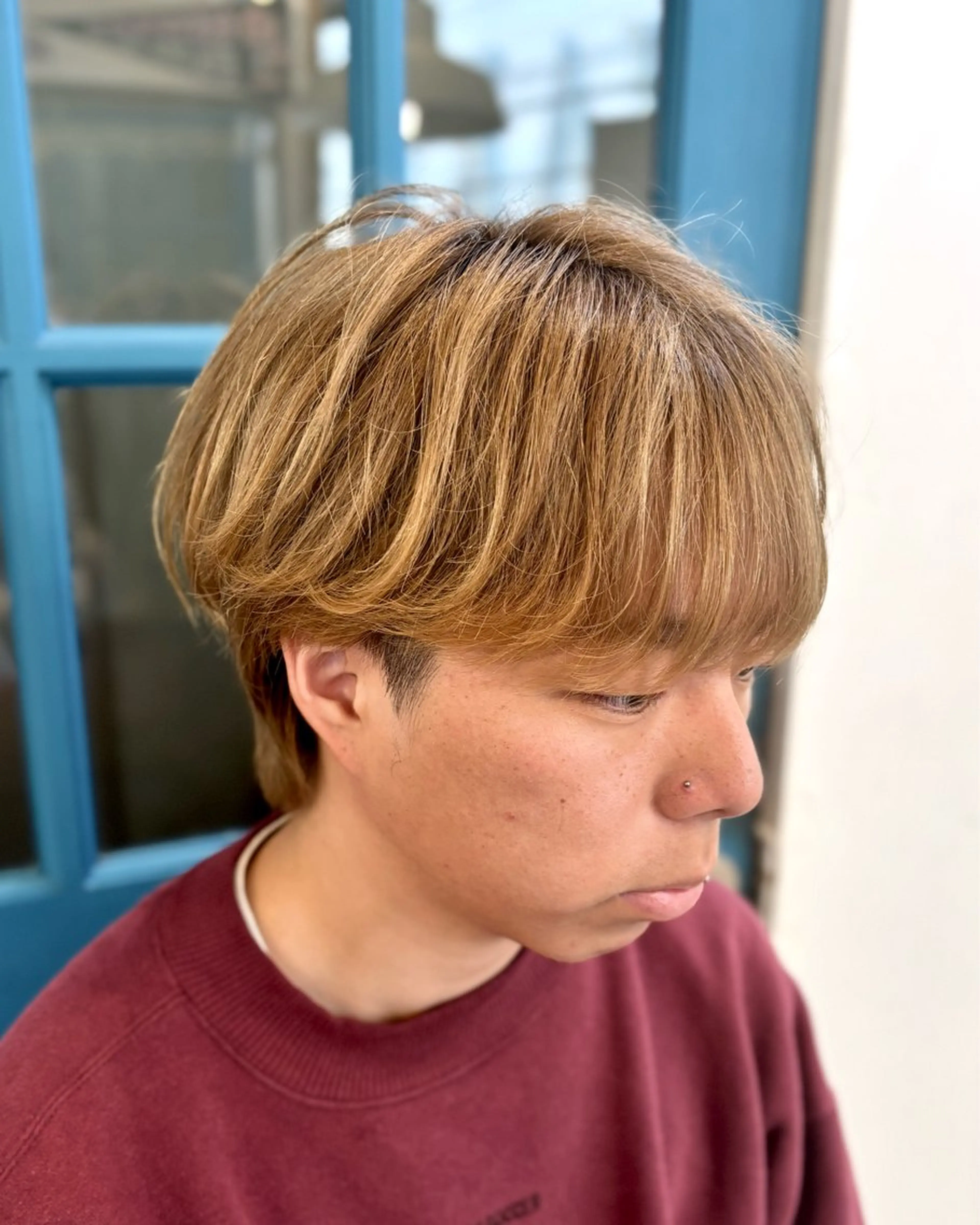 カラー メンズ マッシュ ベージュカラー 抜きっぱなしブロンド カット ヘアカラー トリートメント ショート、韓国メンズ ヘアのかつらぎのヘアスタイル