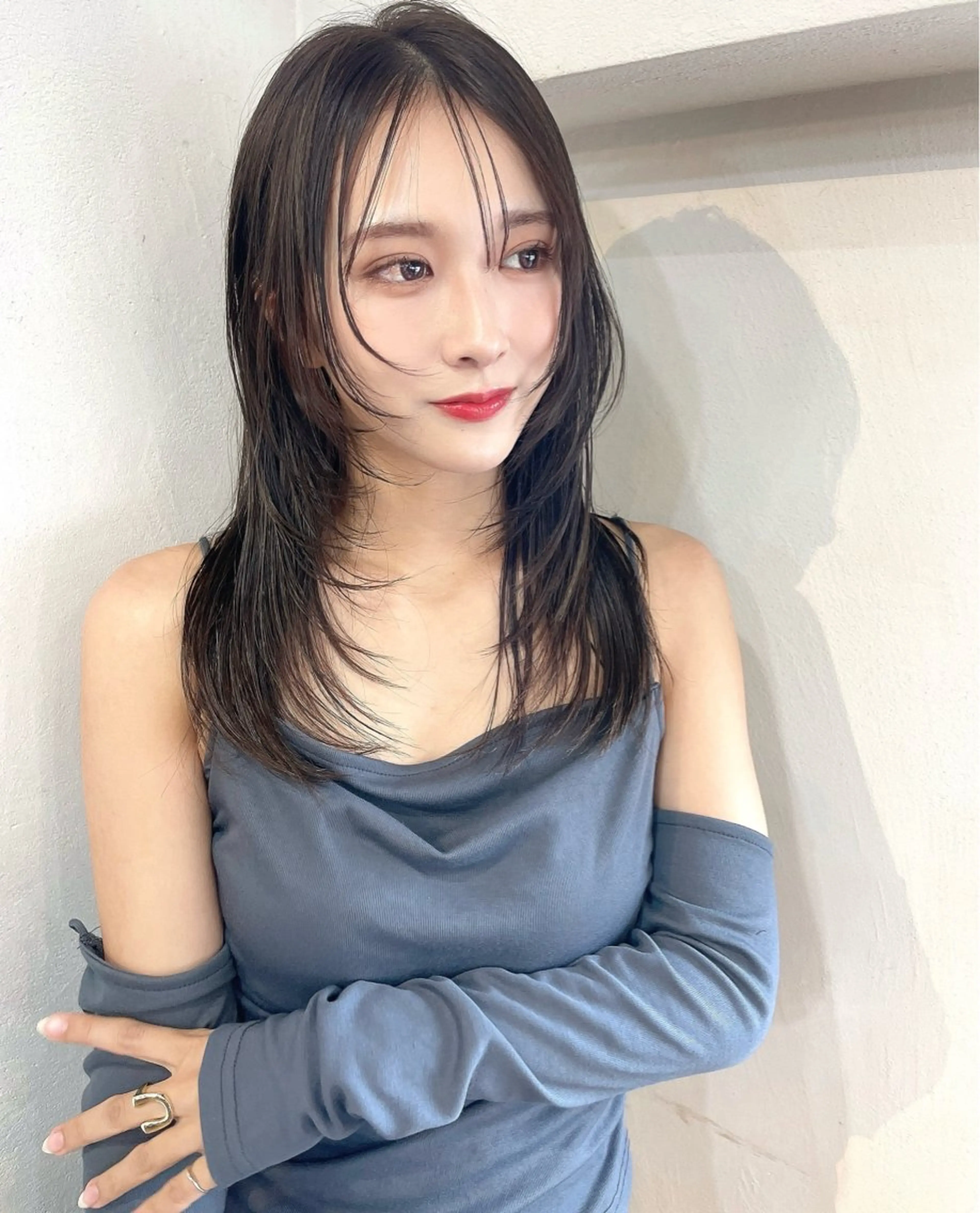 ロング カラー ロングレイヤー 韓国風ヘア レイヤーカット ロング カット ヘアカラー トリートメント レイヤーカット、 大人可愛い　中村美羅のヘアスタイル