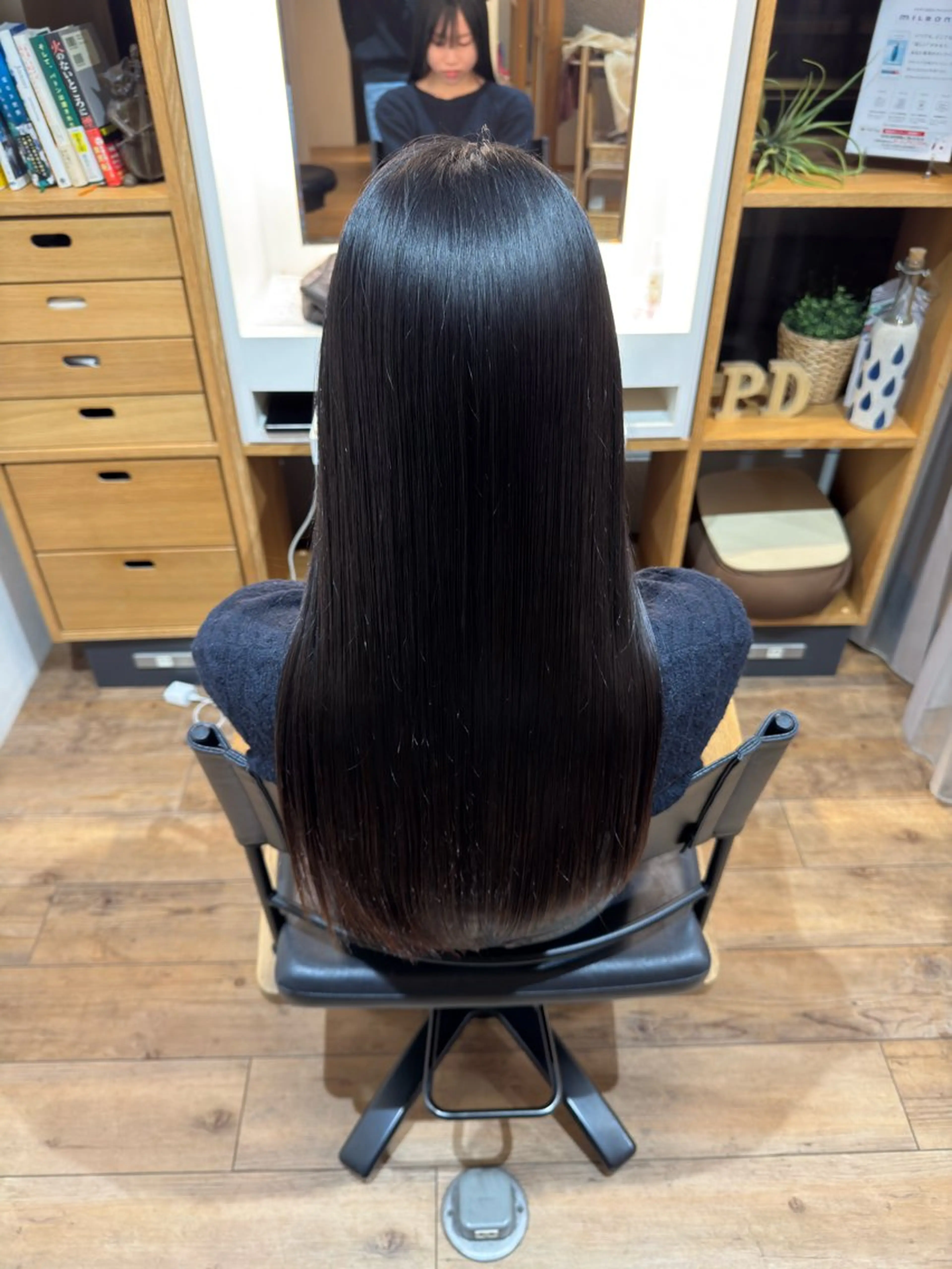 セミロング カット 縮毛矯正 トリートメント afloatkobe所属・美髪/髪質改善 川口凌弥のヘアスタイル