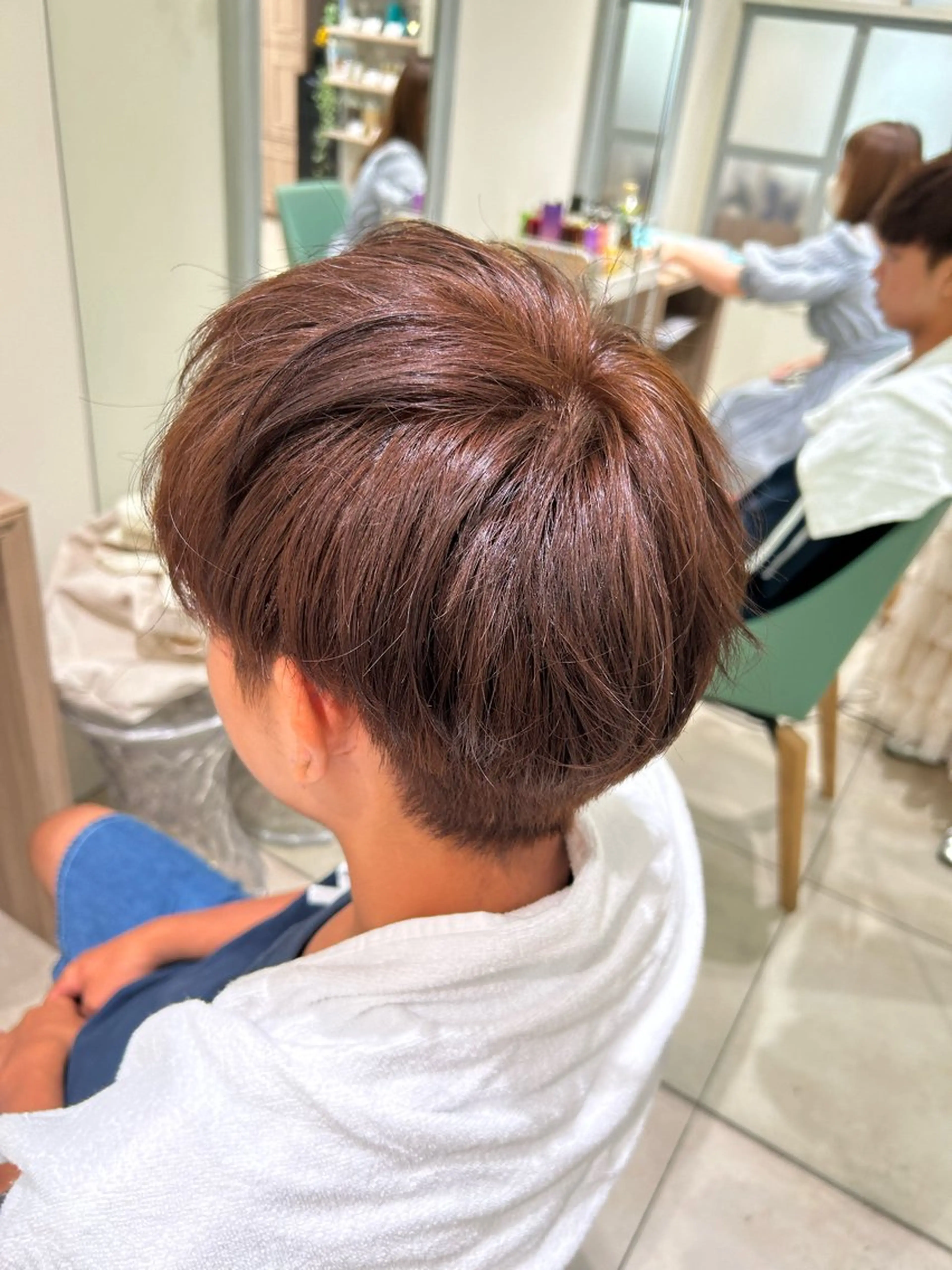 カラー momo🍑/顔周り カット指名No.1のヘアスタイル