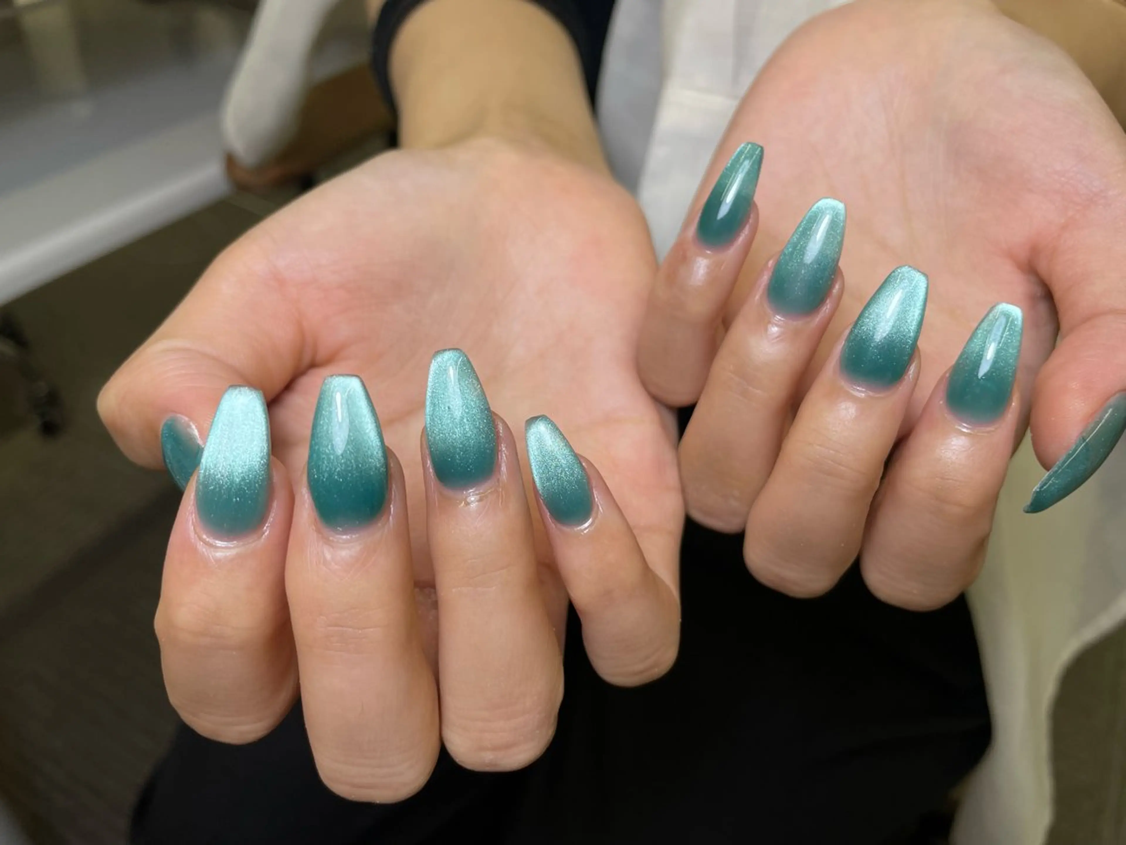 ネイル オーロラネイル 長さ出し フレンチネイル ジェルネイル ガラスフレンチ ハンドネイル Rela・S NAILのネイルデザイン
