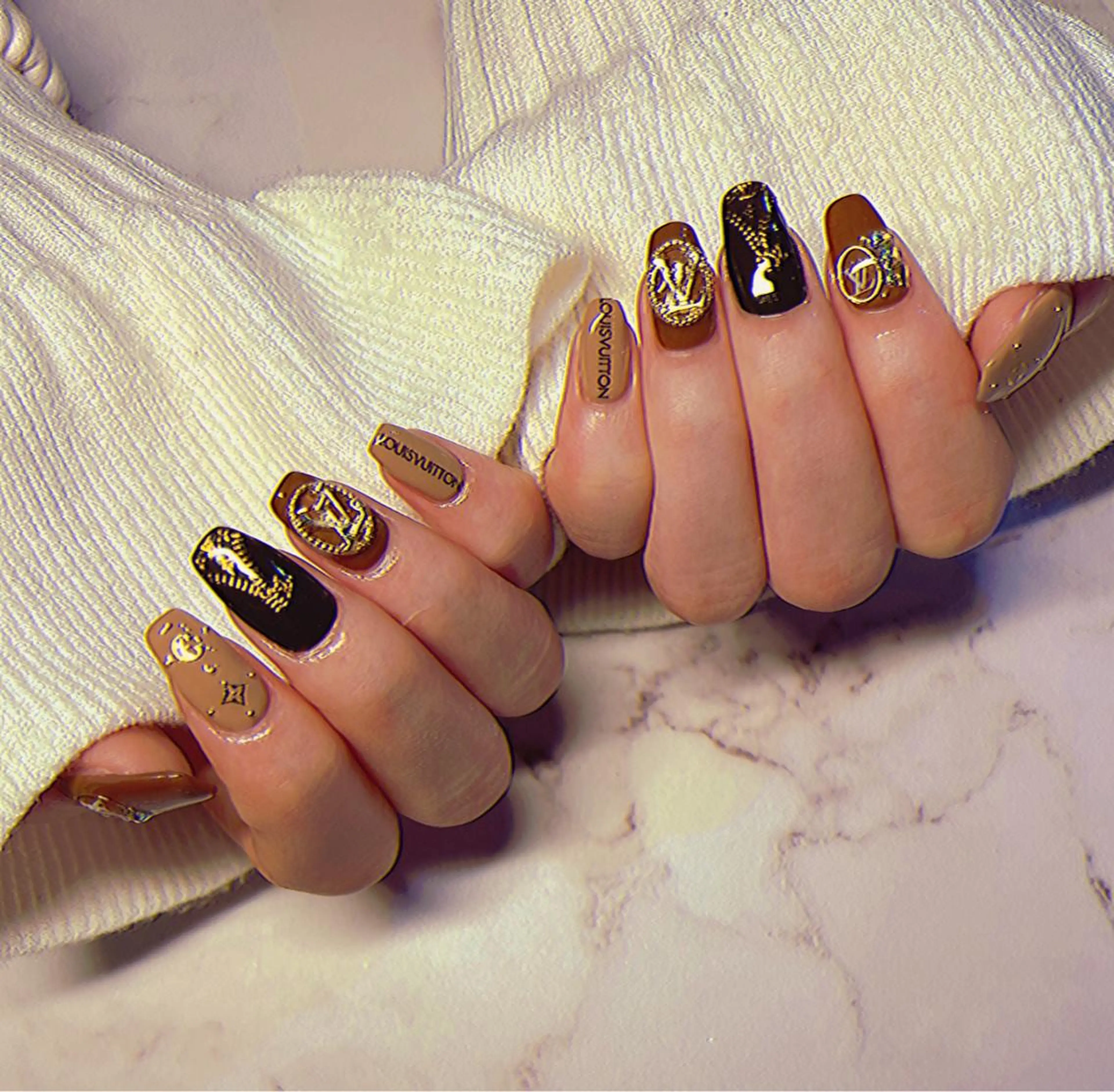 ネイル フレンチネイル ジェルネイル 韓国ネイル 持ち込み パラジェル ちゅるんネイル🪄 耳ツボジュエリー🔗のネイルデザイン