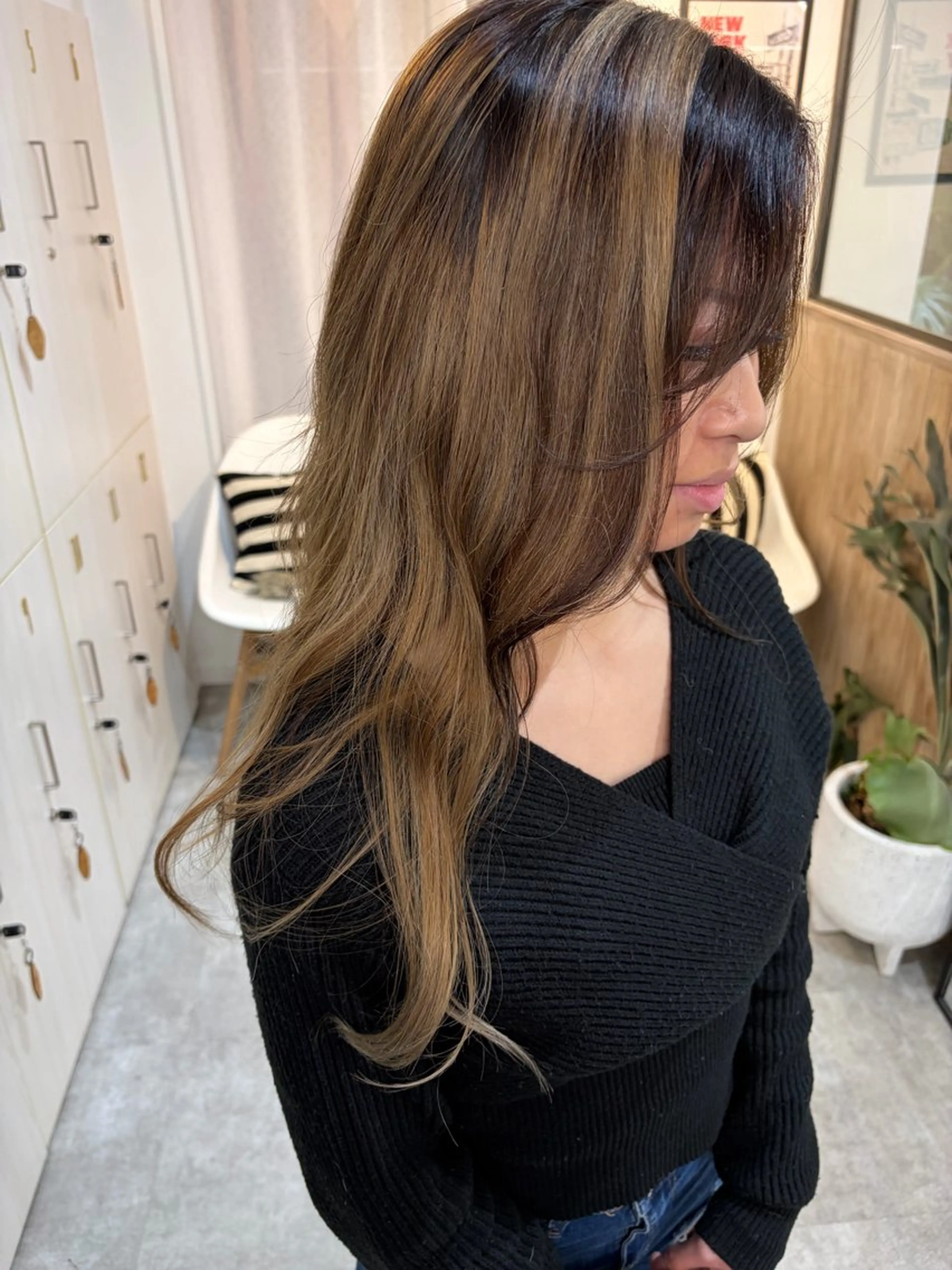 ロング カラー Aika LA.MIUのヘアスタイル