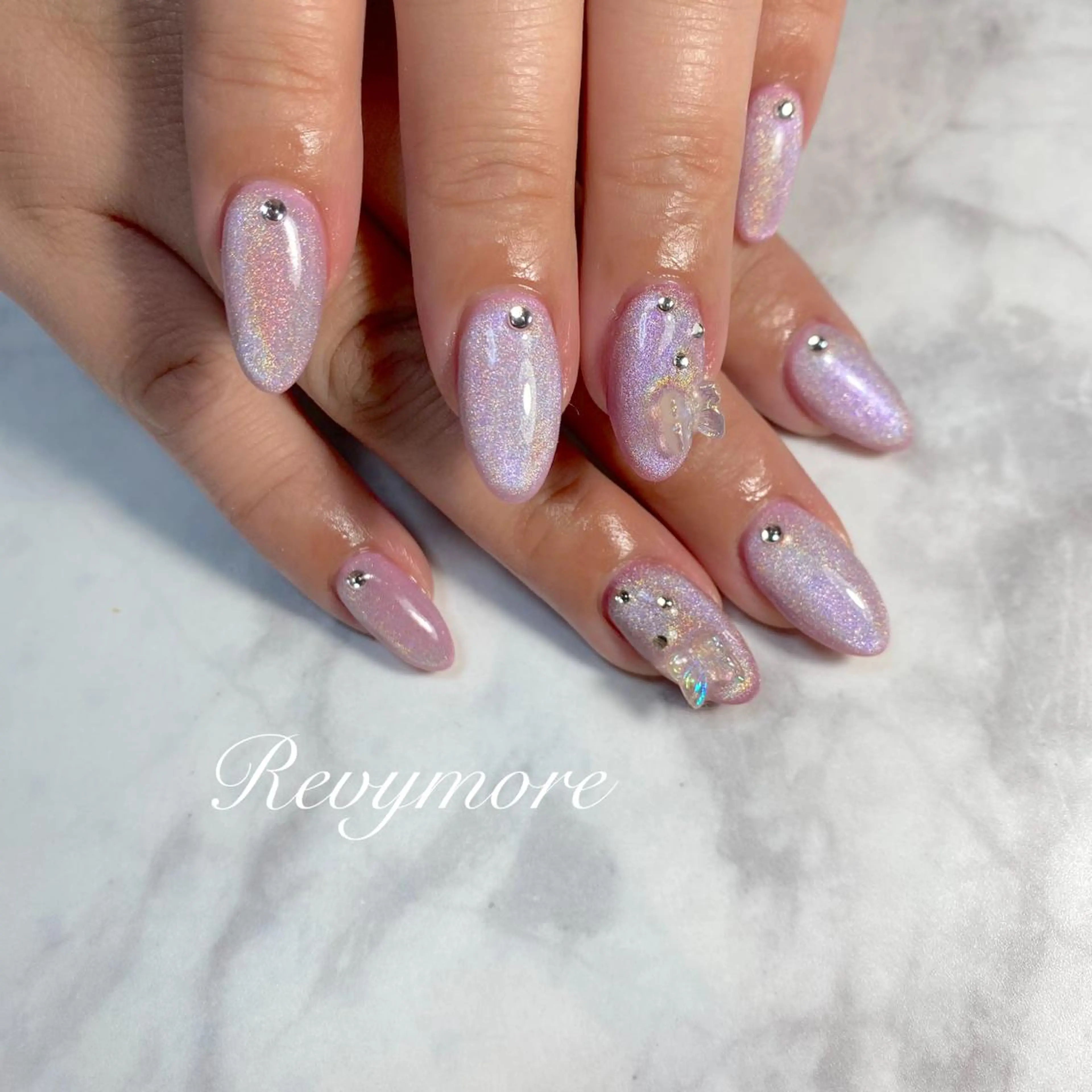 ミディアム ネイル 韓国風ヘア ジェルネイル キラキラネイル 韓国ネイル マグネットネイル nail salon Revymoreのネイルデザイン