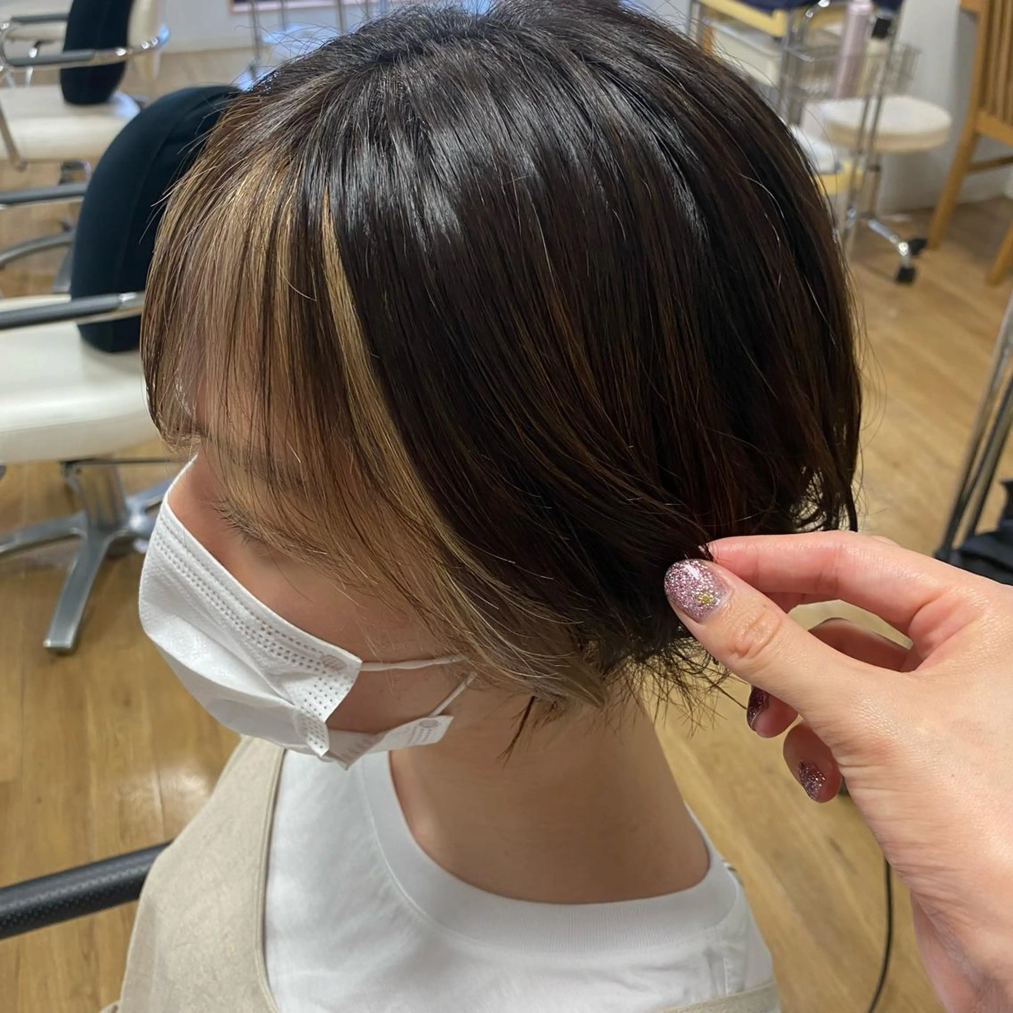 カラー ミストバング  フェイスフレーミング NATURAL MOMOMIのヘアスタイル