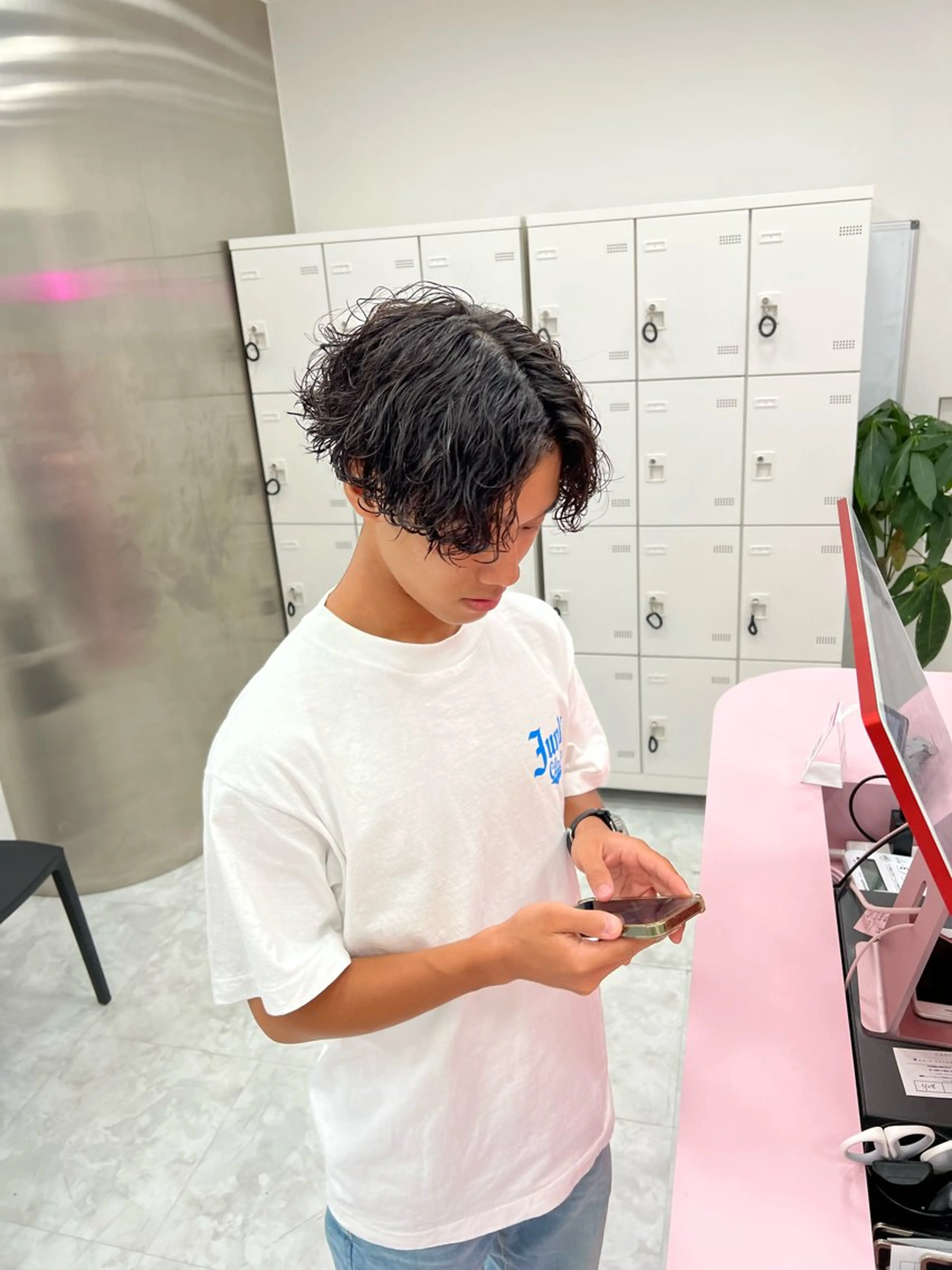 ミディアム パーマ メンズ ミディアムパーマ センターパート メンズ韓国風 韓国マッシュ マッシュウルフ メンズパーマ特化 TAIGAのヘアスタイル