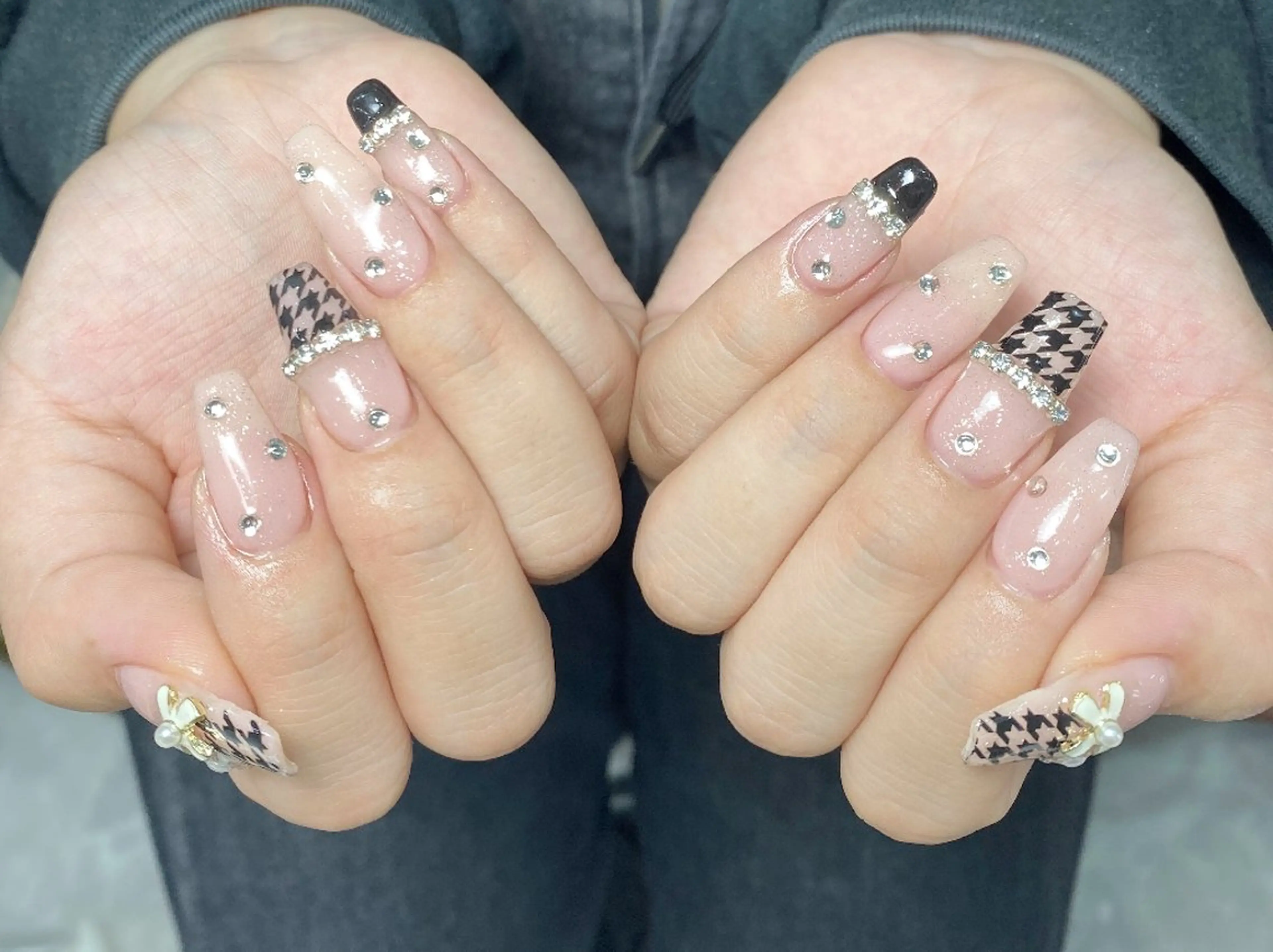 ネイル チークネイル 長さ出し フレンチネイル ジェルネイル キラキラネイル ハンドネイル UM Nail Salonのネイルデザイン