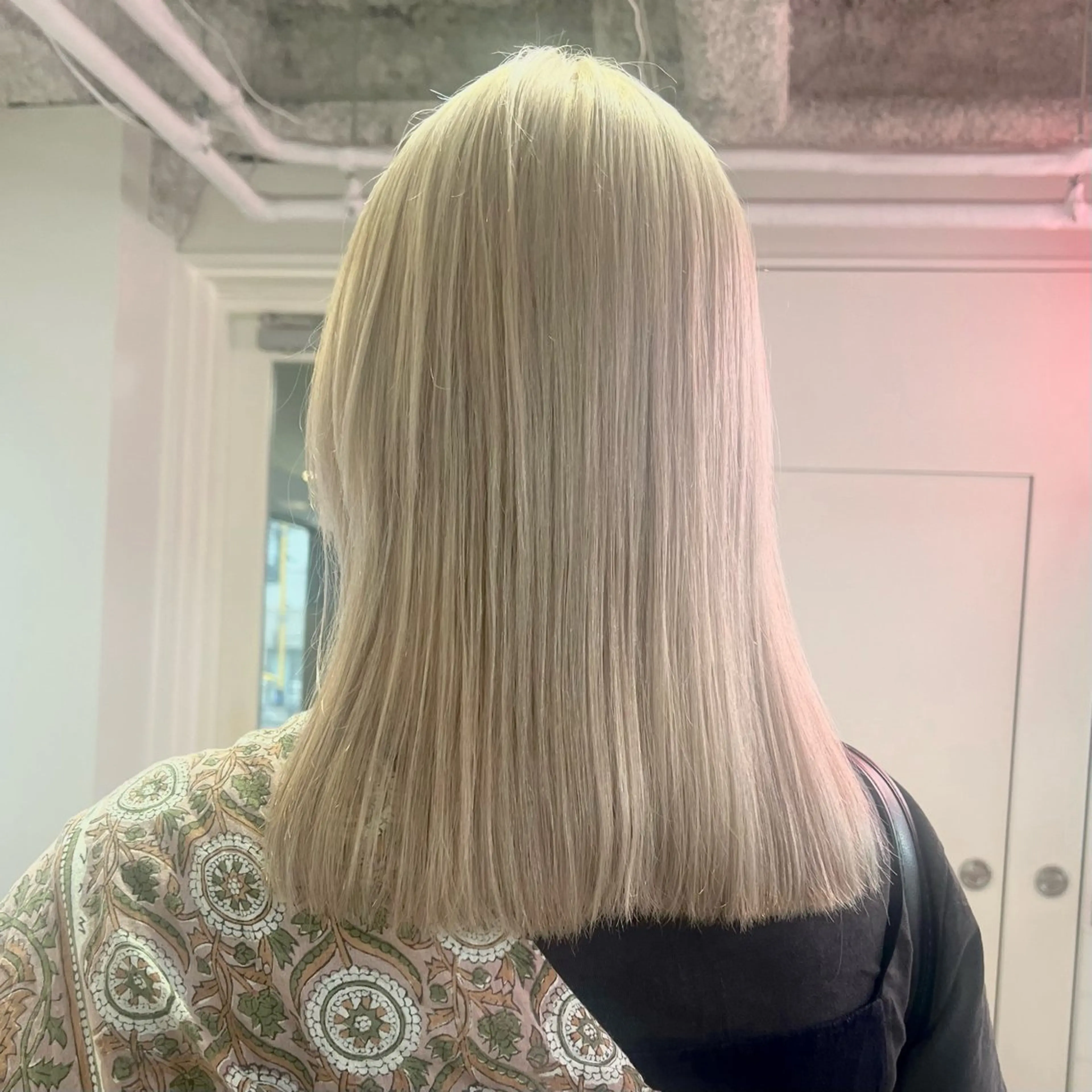 ミディアム カラー パーマ ヘアアレンジ メンズ カット ヘアカラー 🧨ブリーチー×ボブ レイヤー💎じゅえるのヘアスタイル