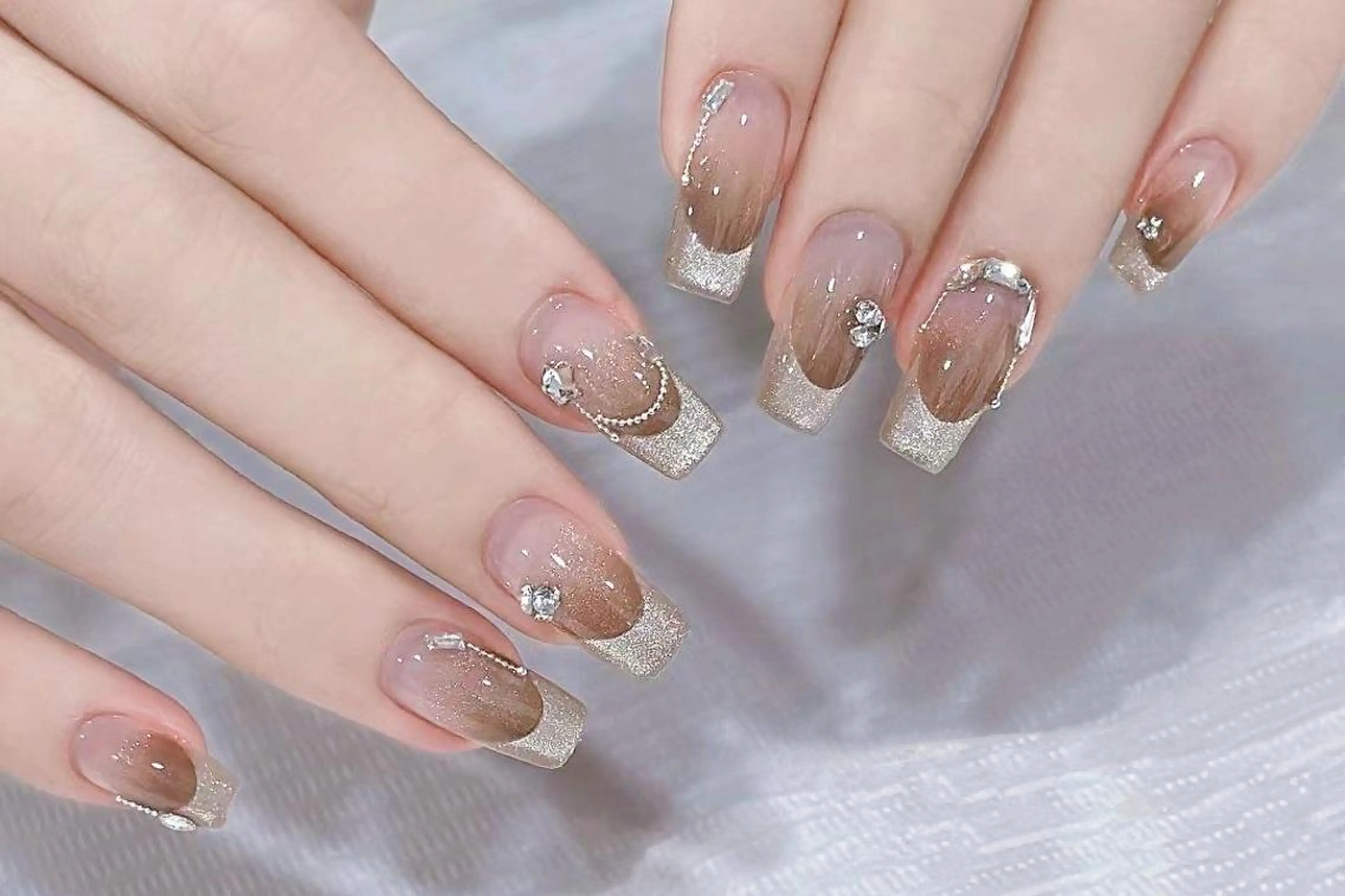 セミロング ハンドネイル 💅 リリアのネイルデザイン