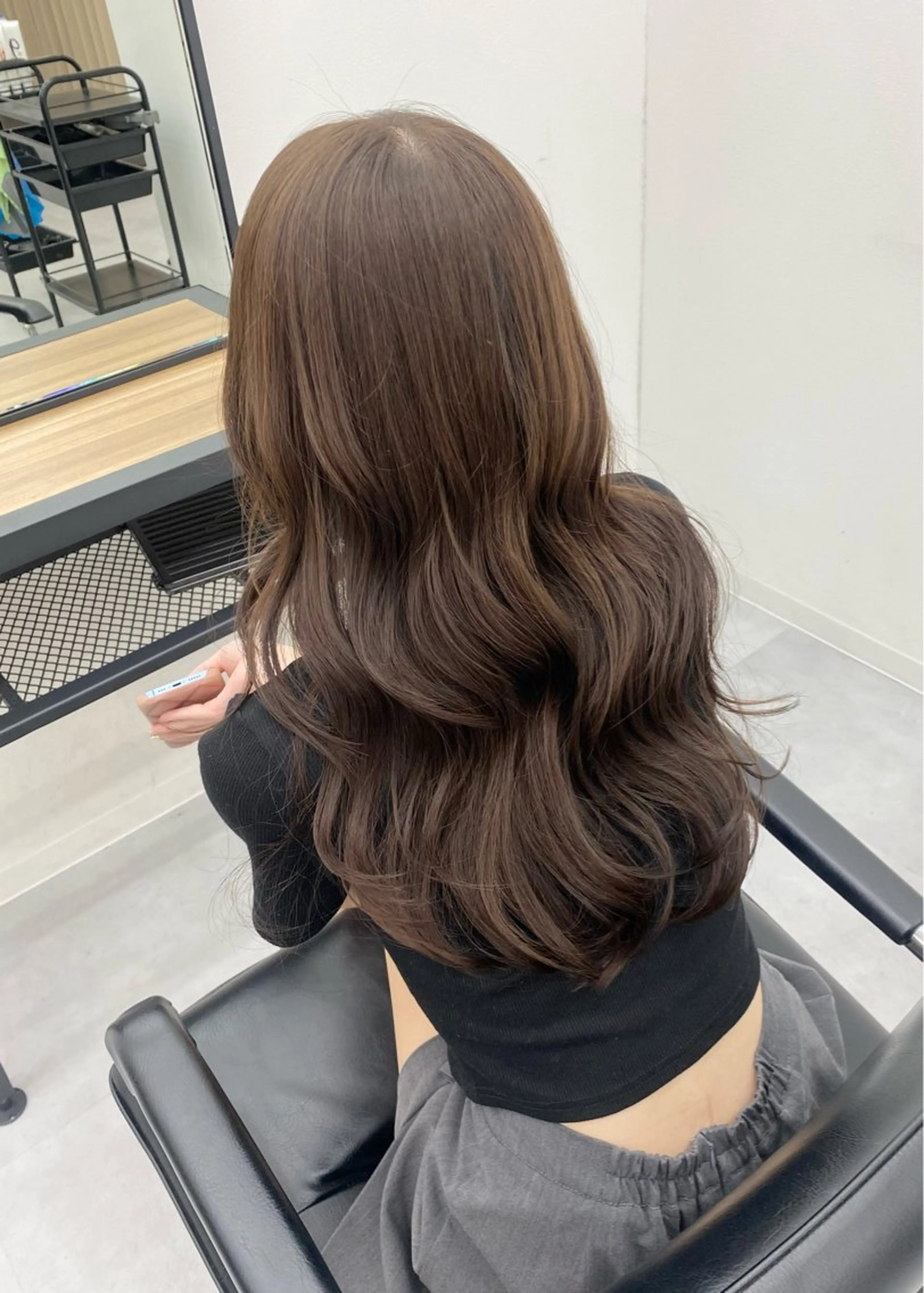 ロング カラー ベージュカラー オリーブベージュ カット ヘアカラー トリートメント tomomi /レイヤーカットのヘアスタイル