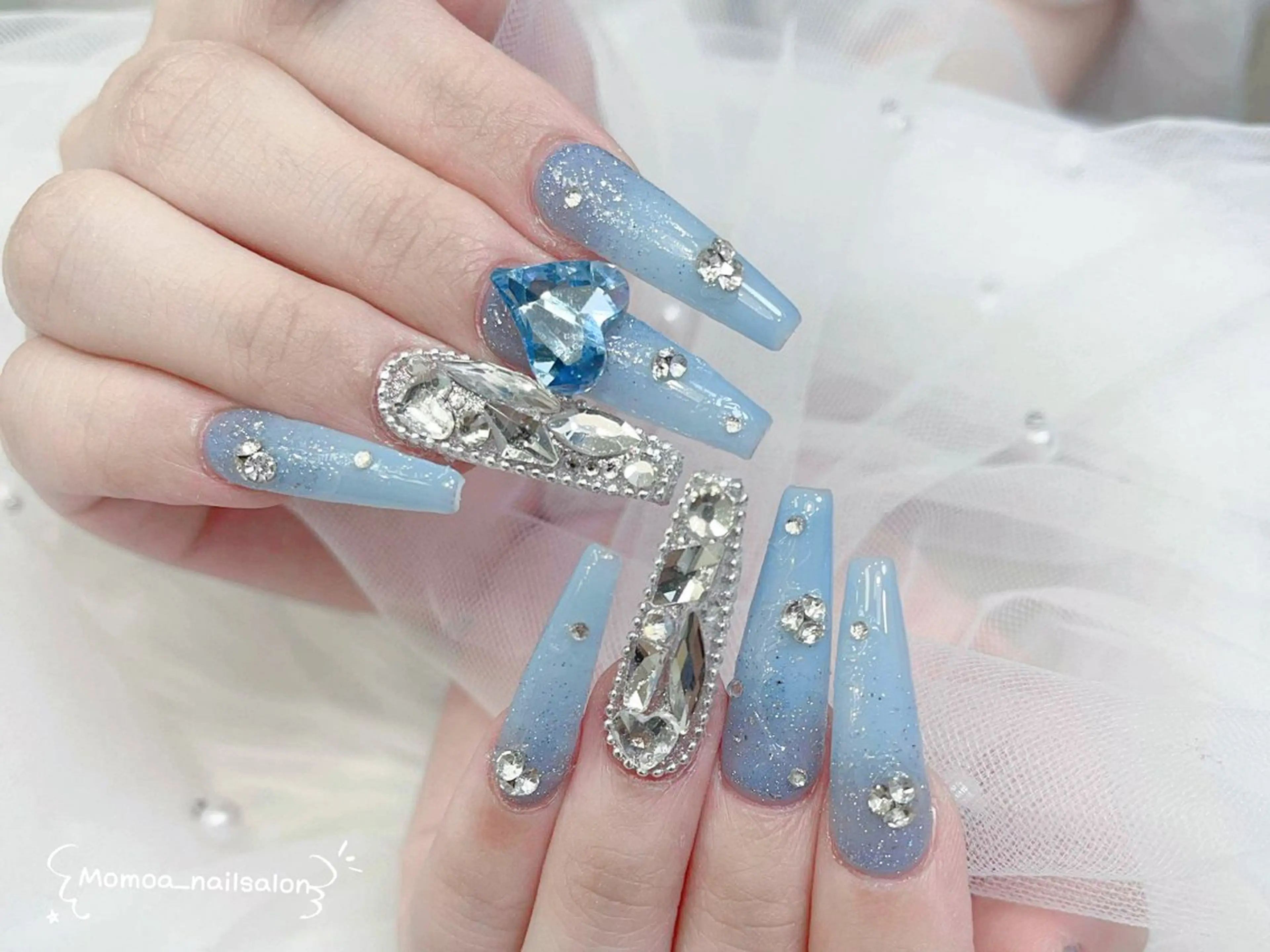 ネイル キラキラネイル 韓国ネイル スカルプネイル ハンドネイル MoMoA Nail ネイル長さ出し専門店のネイルデザイン