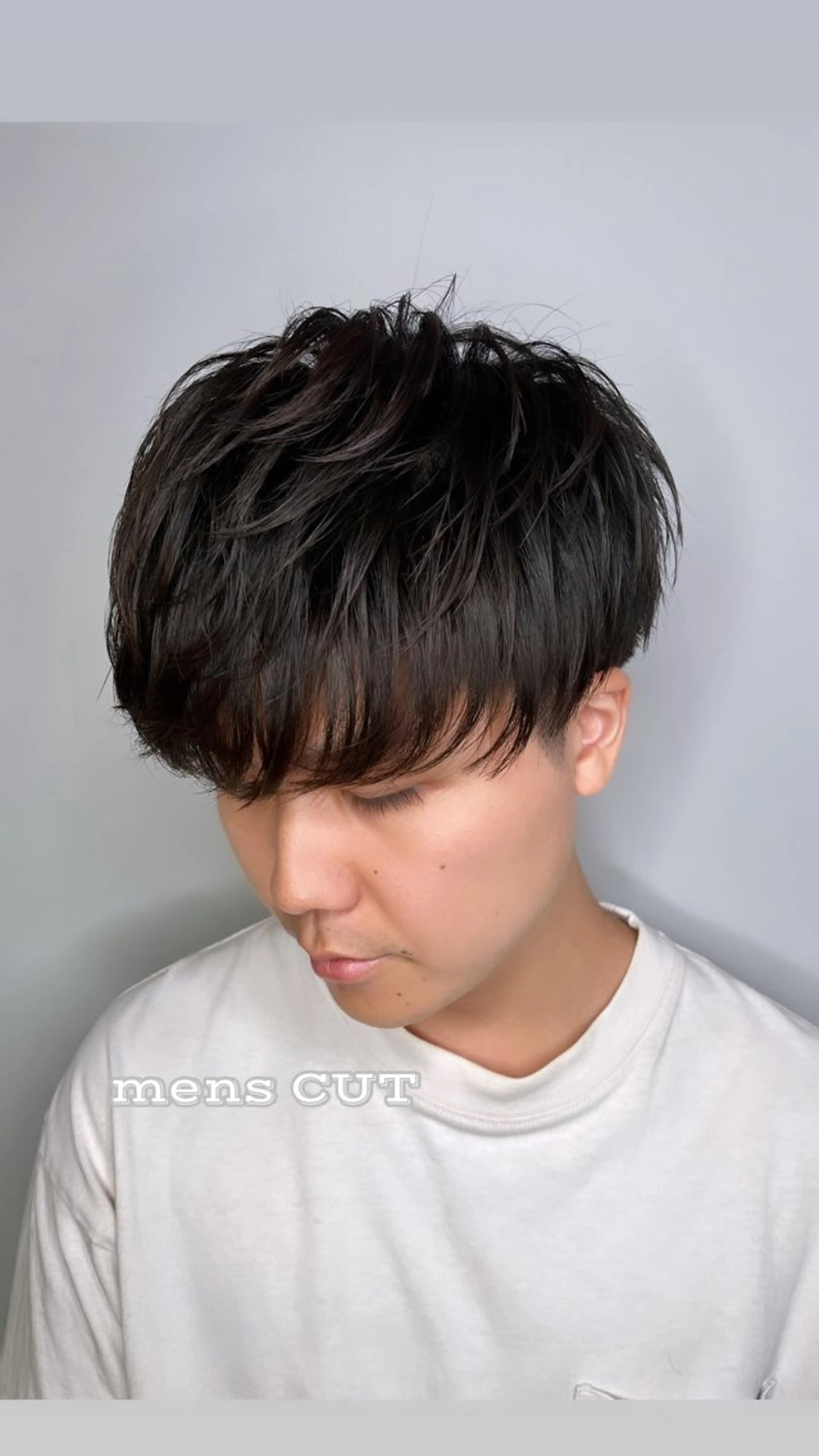 ミディアム カラー ヘアアレンジ メンズ ミディアムパーマ メンズバレイヤージュ メンズブリーチ メンズハイライト メンズハイトーン カット ヘアカラー トリートメント ヘッドスパ ヘアセット 二ヶ月綺麗が続く デザイン/星野六三四のヘアスタイル