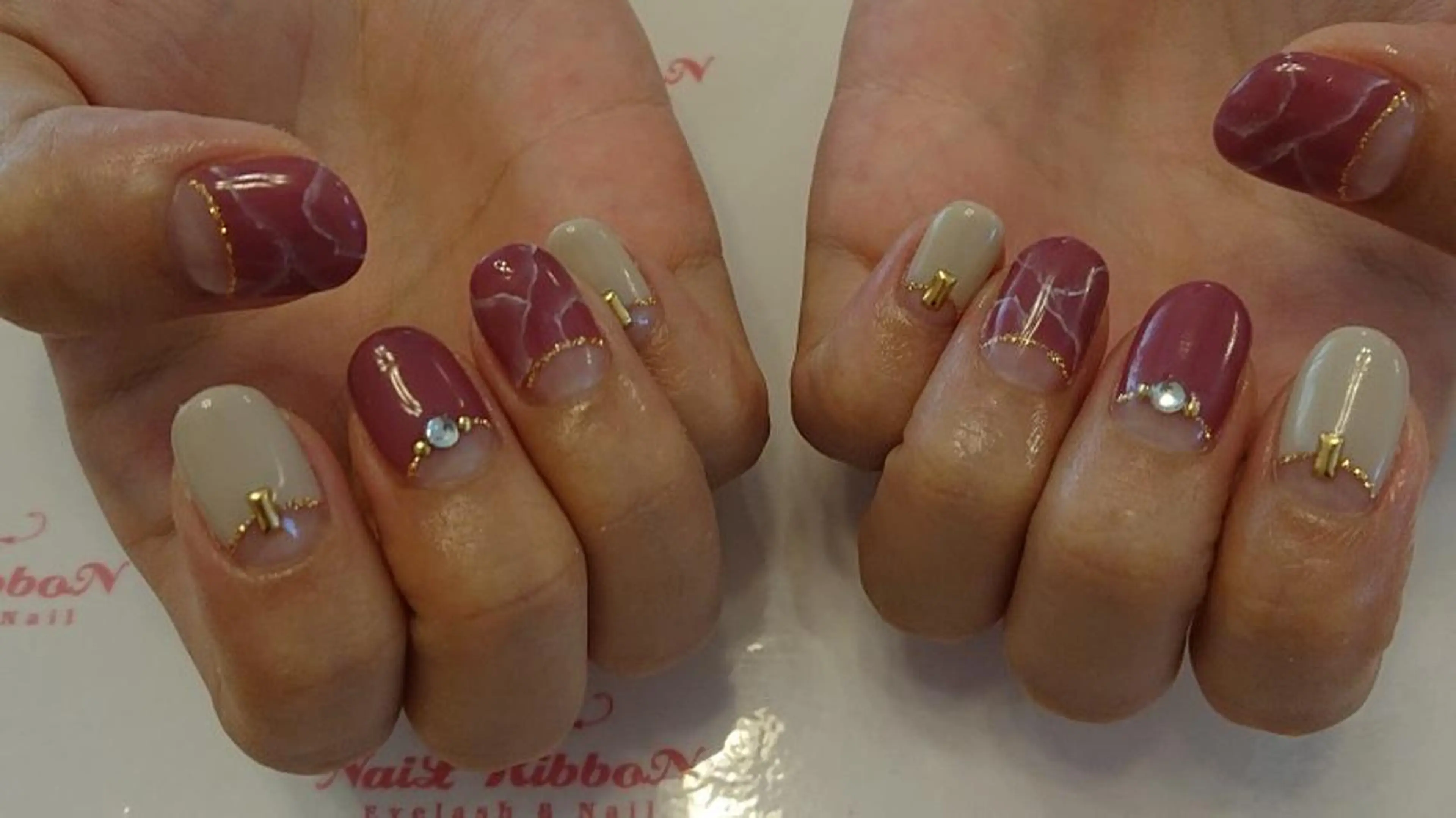 ネイル ネイルリボン 受付スタッフのネイルデザイン