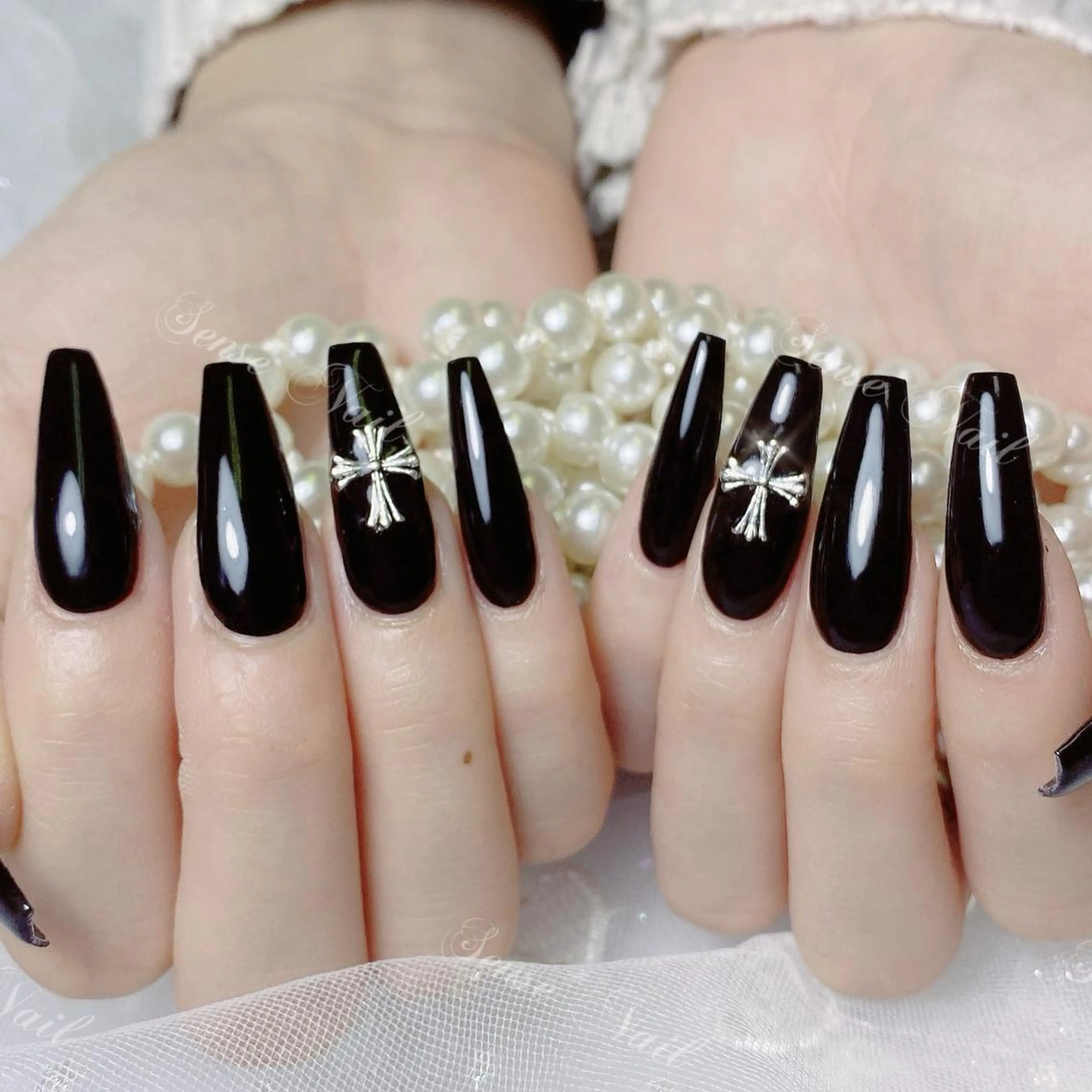 ネイル ハンドネイル ハンドケア Queening 🦋のネイルデザイン